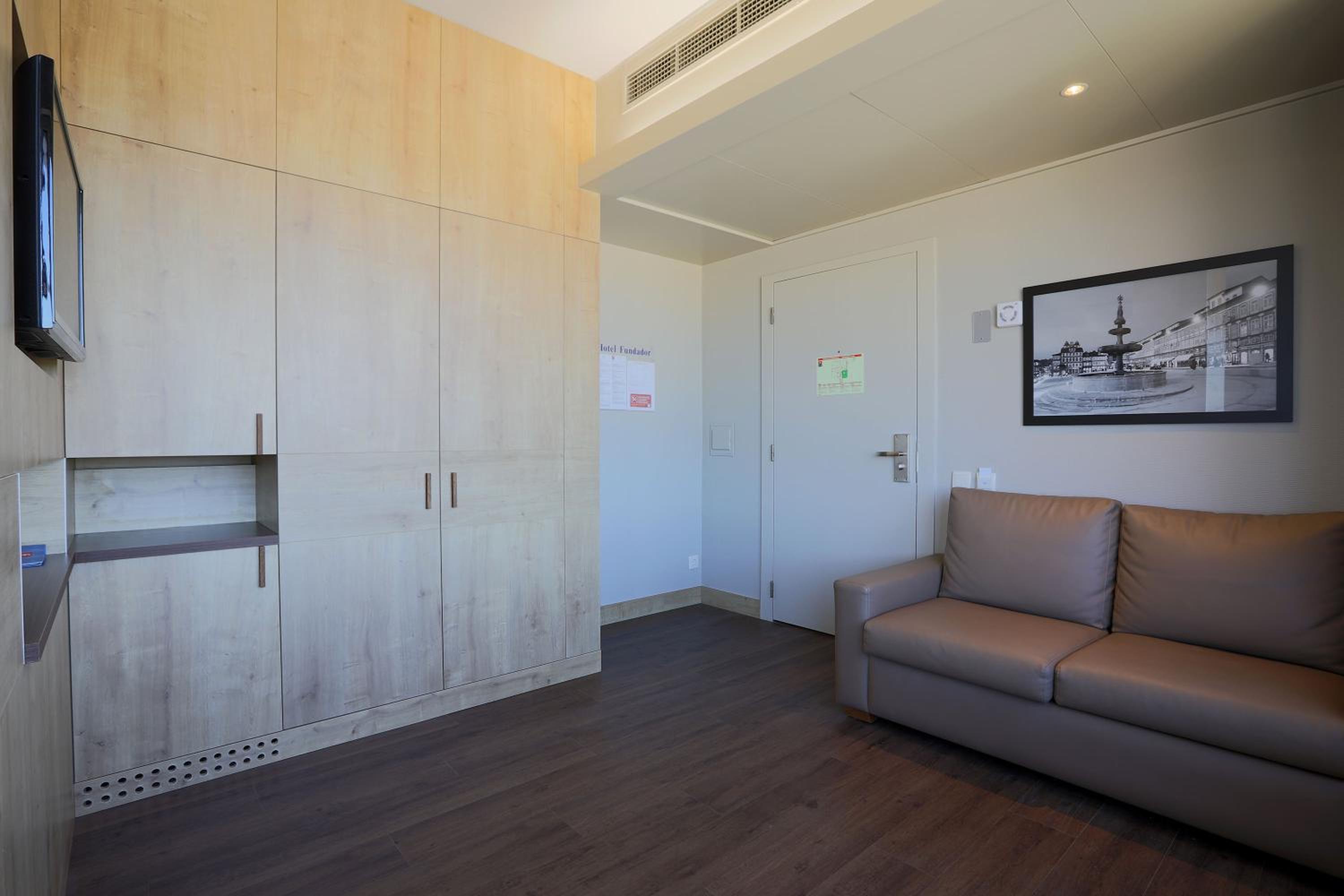 Suite - Photo 6