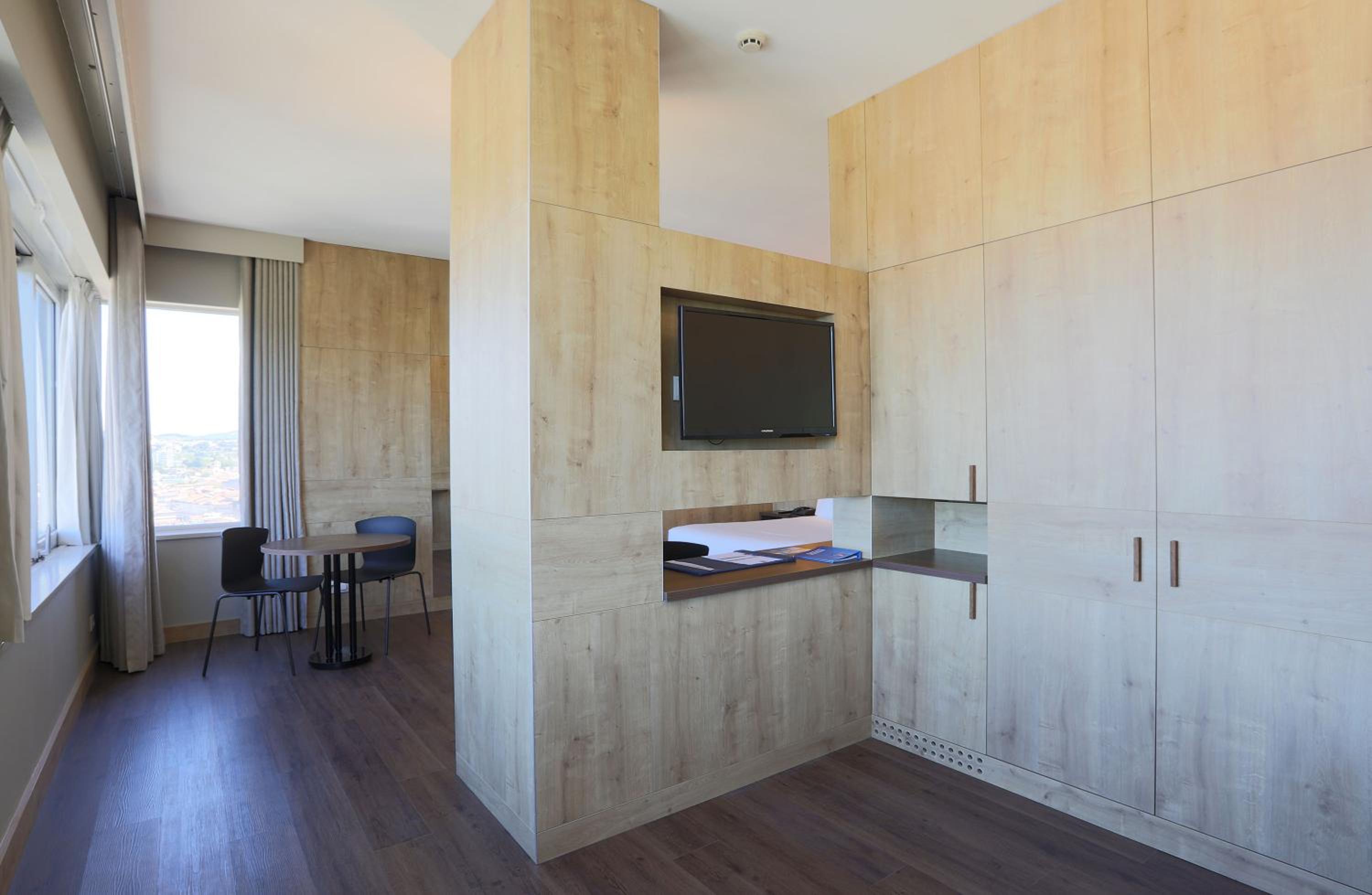 Suite - Photo 7