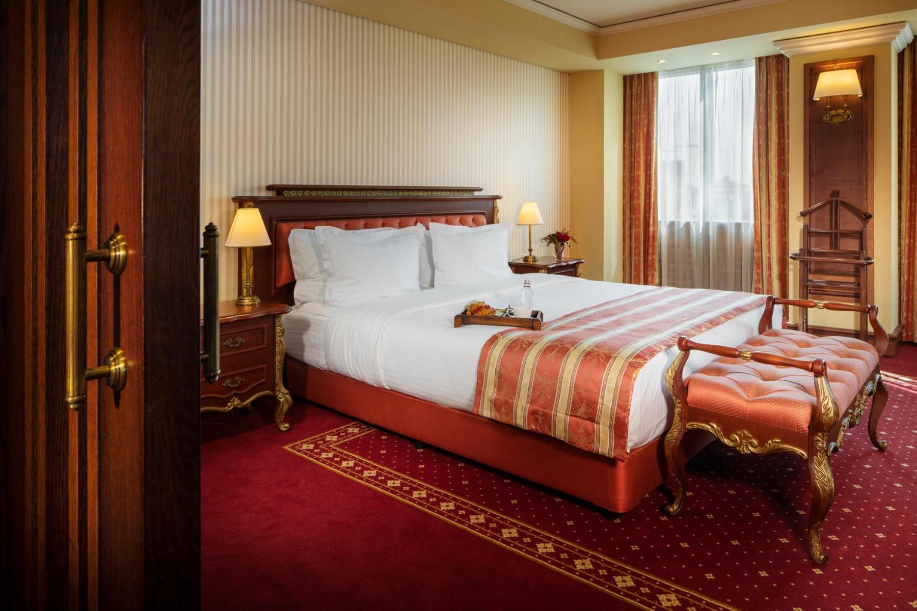Grand Suite with a Master King Bedroom, Living Room and Separate Working Area - Photo 2