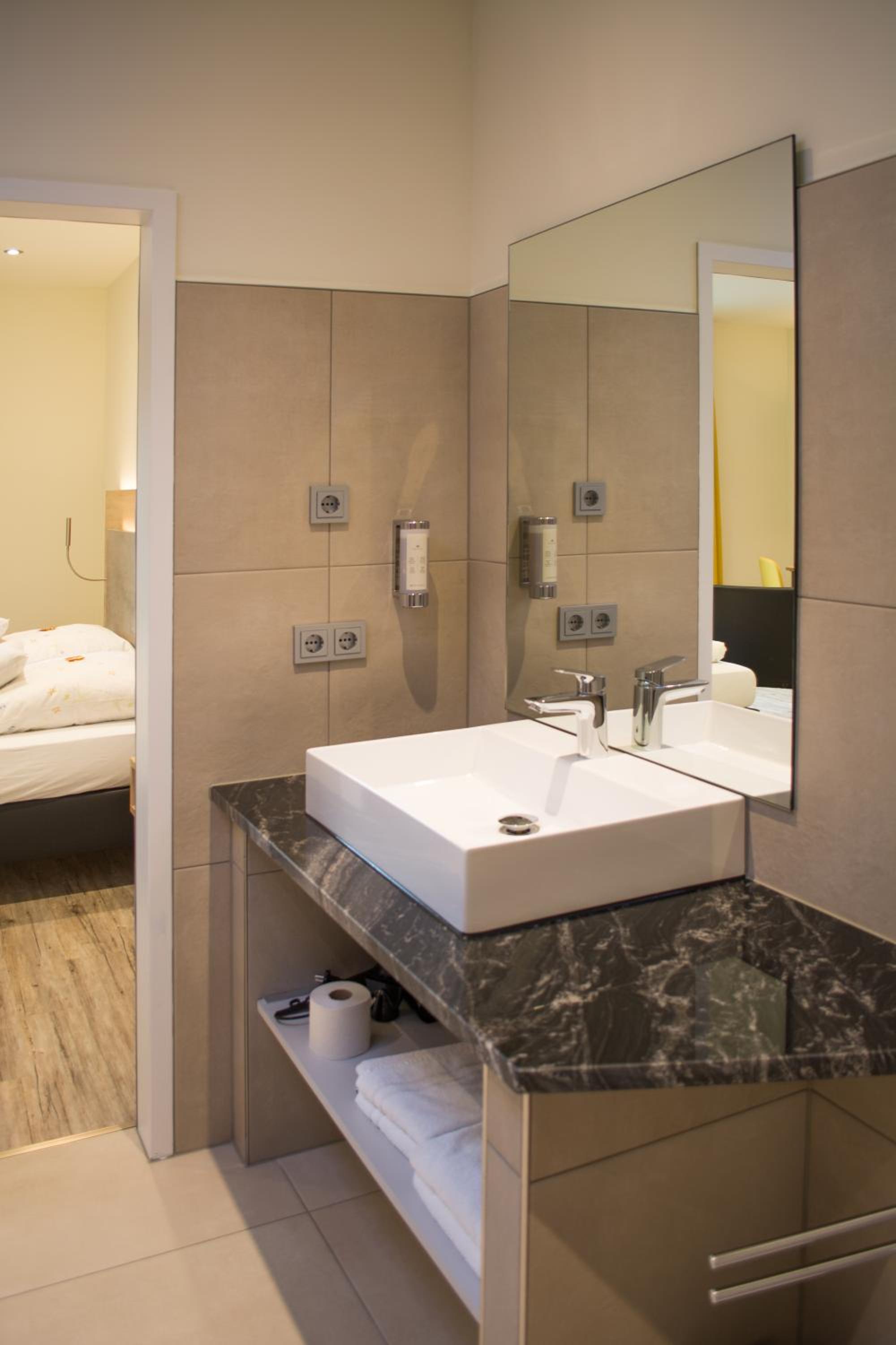 Double Room - Photo 6