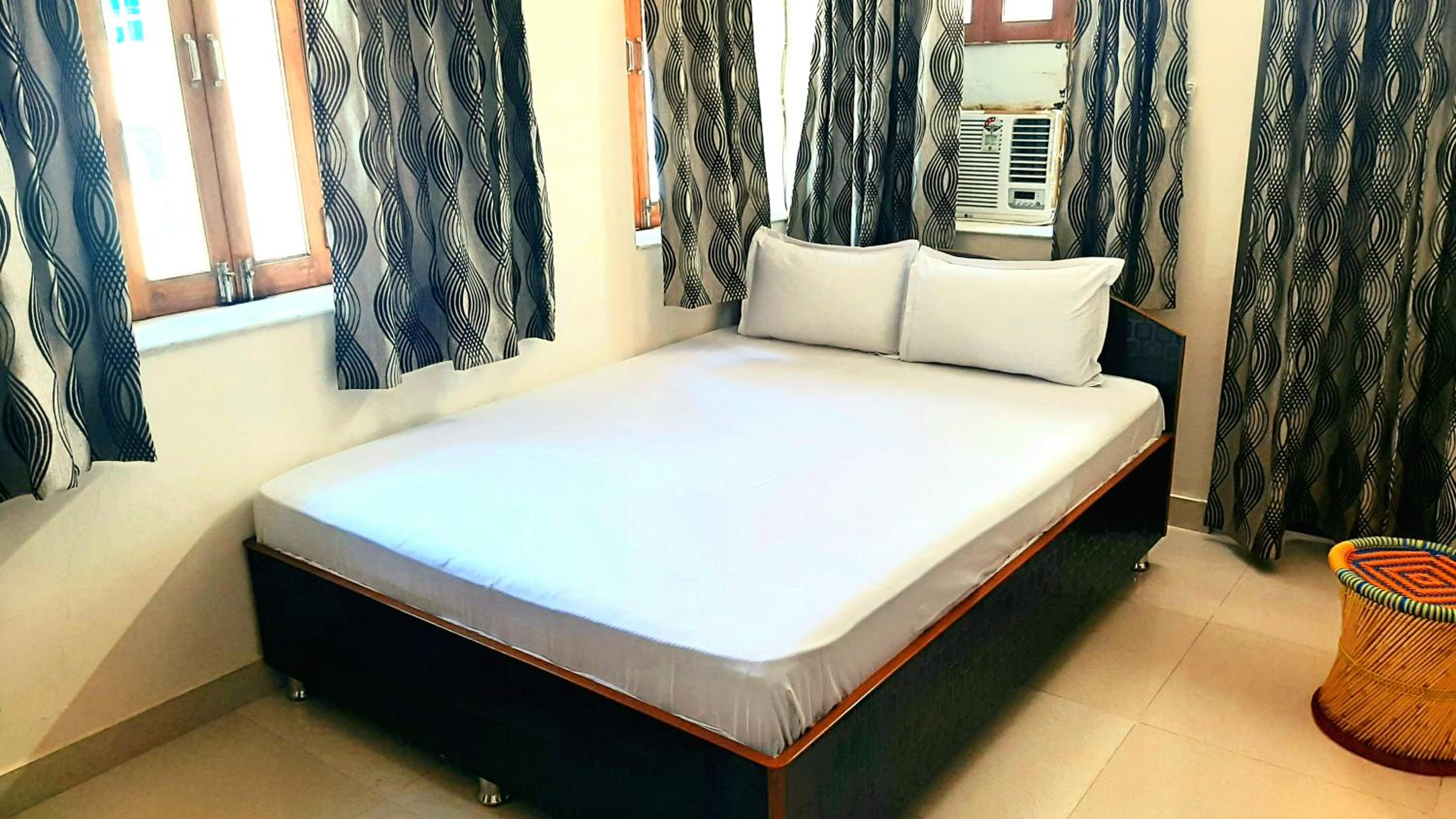 Deluxe Double Room with Balcony - Photo 14