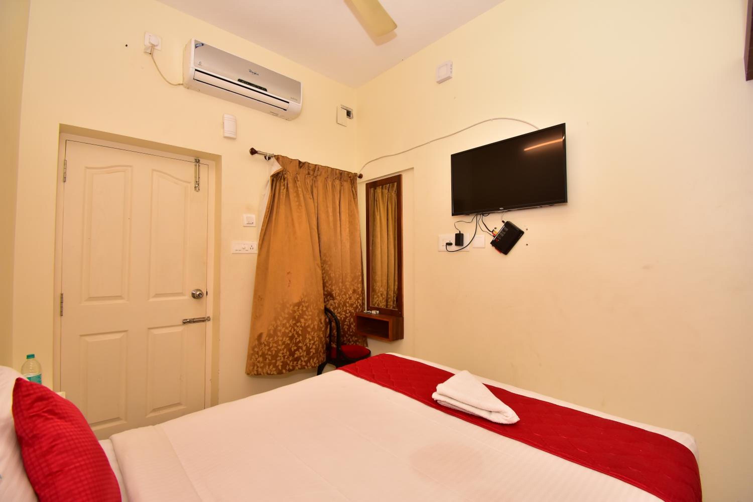 Standard Double Room - Photo 2