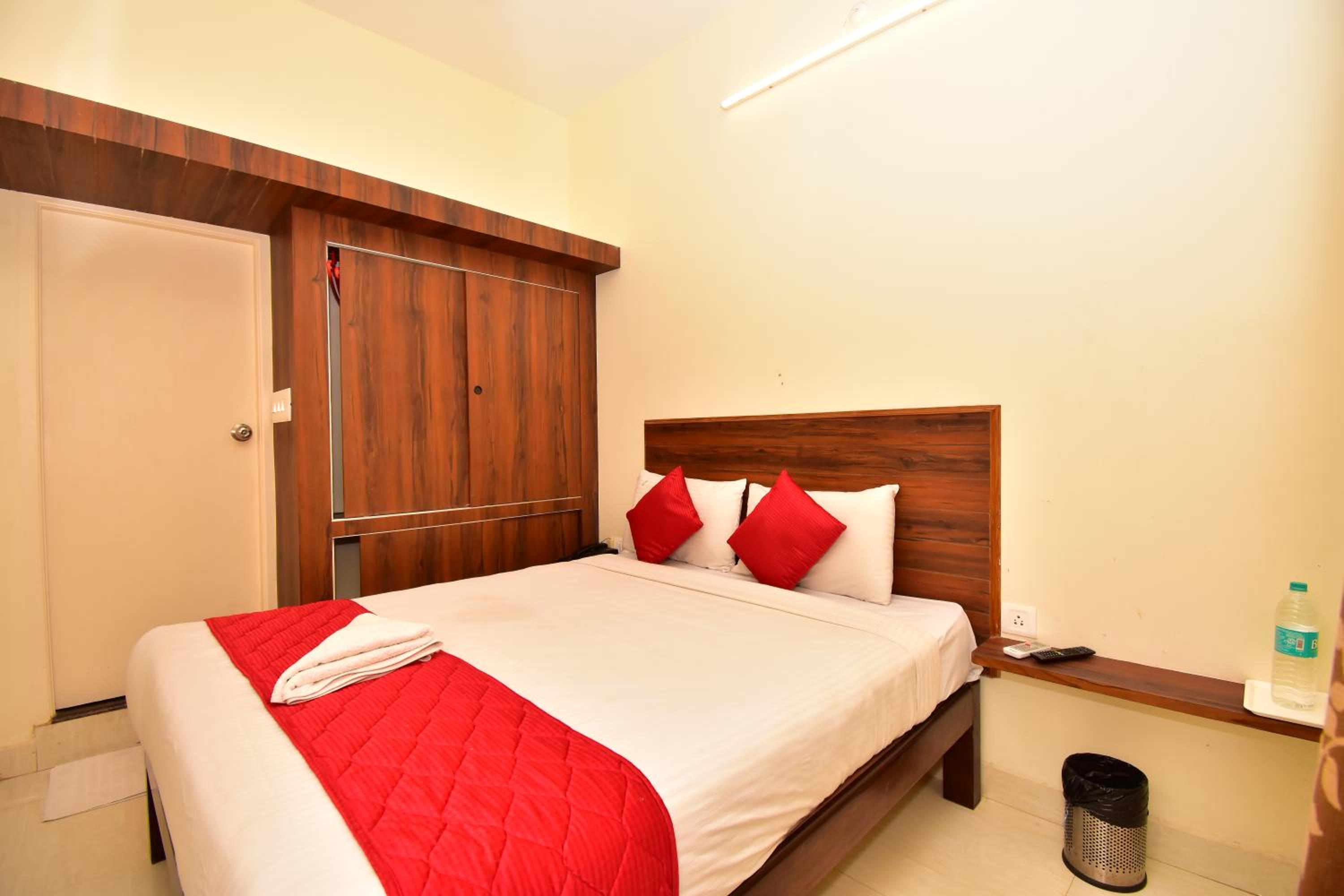 Standard Double Room - Photo 7