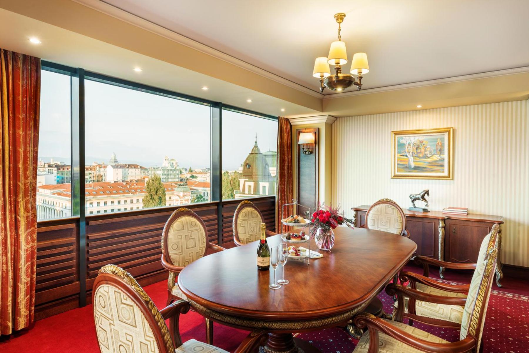 Grand Suite with a Master King Bedroom, Living Room and Separate Working Area - Photo 12