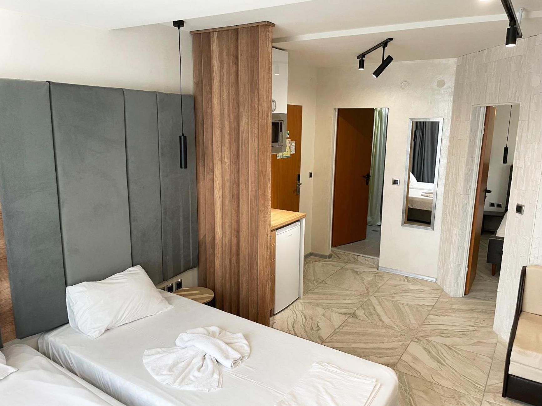 Deluxe Double Room - Photo 20