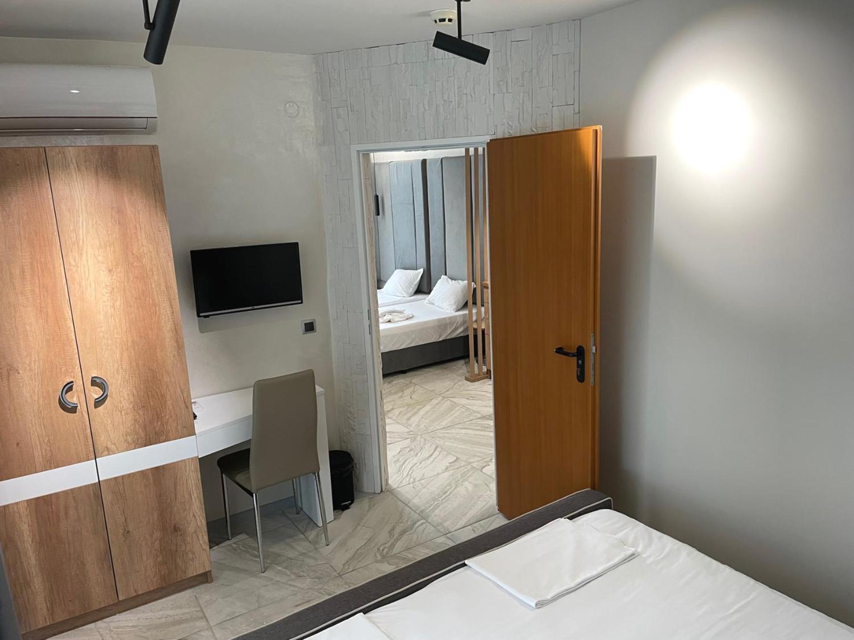 Deluxe Double Room - Photo 17