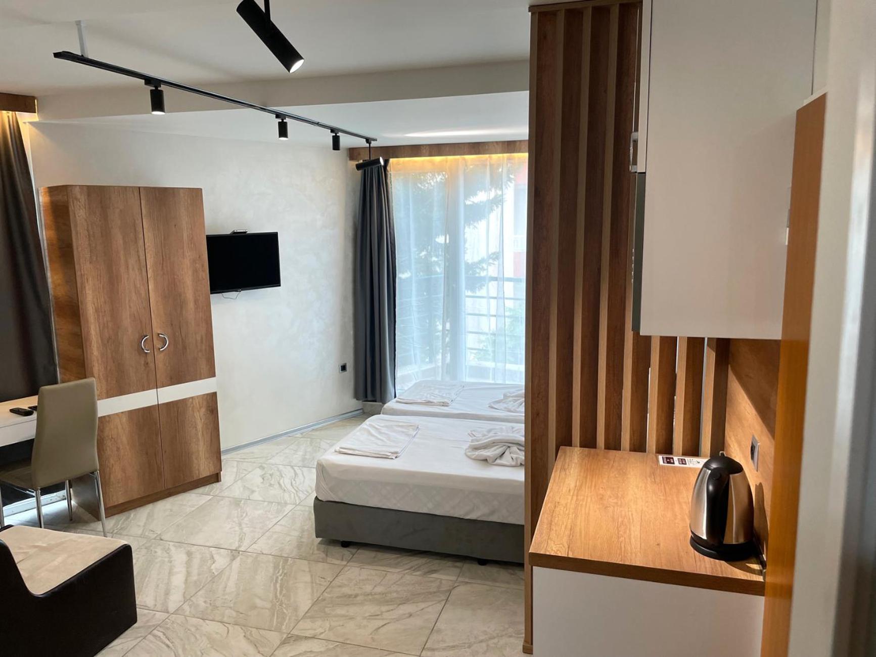 Deluxe Double Room - Photo 12