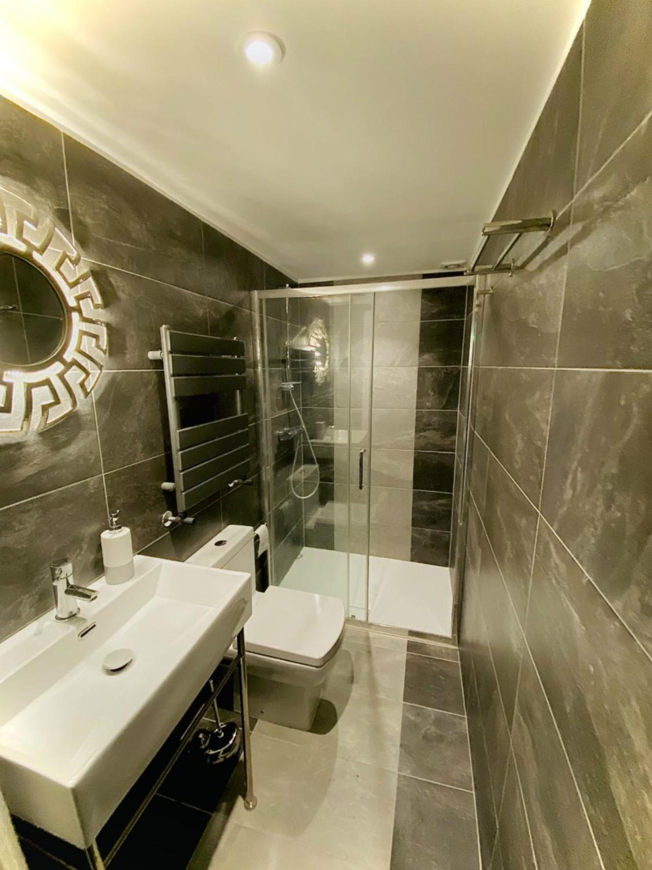 Double Room with Private External Bathroom - Photo 2