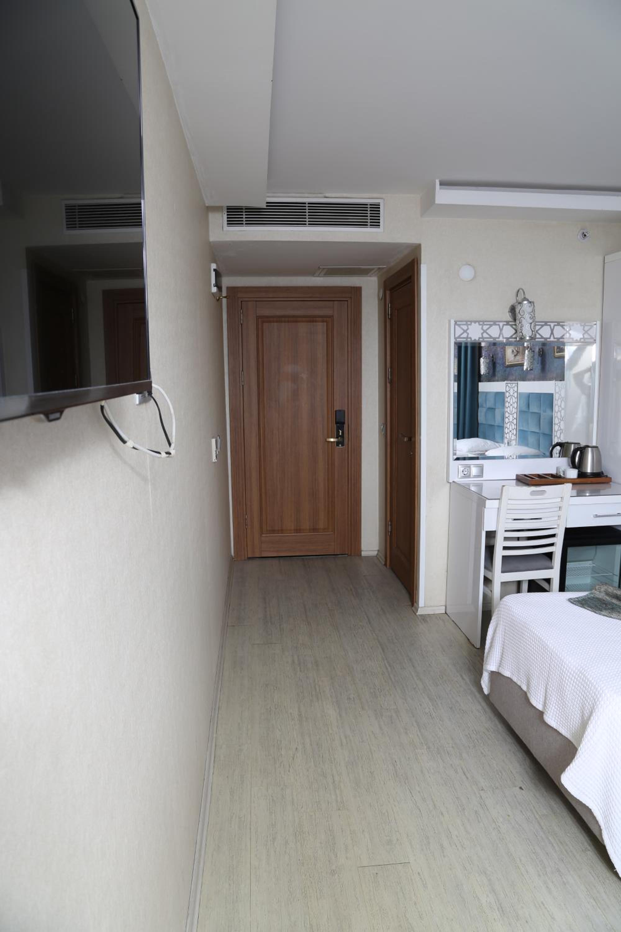 Superior Triple Room photo 2
