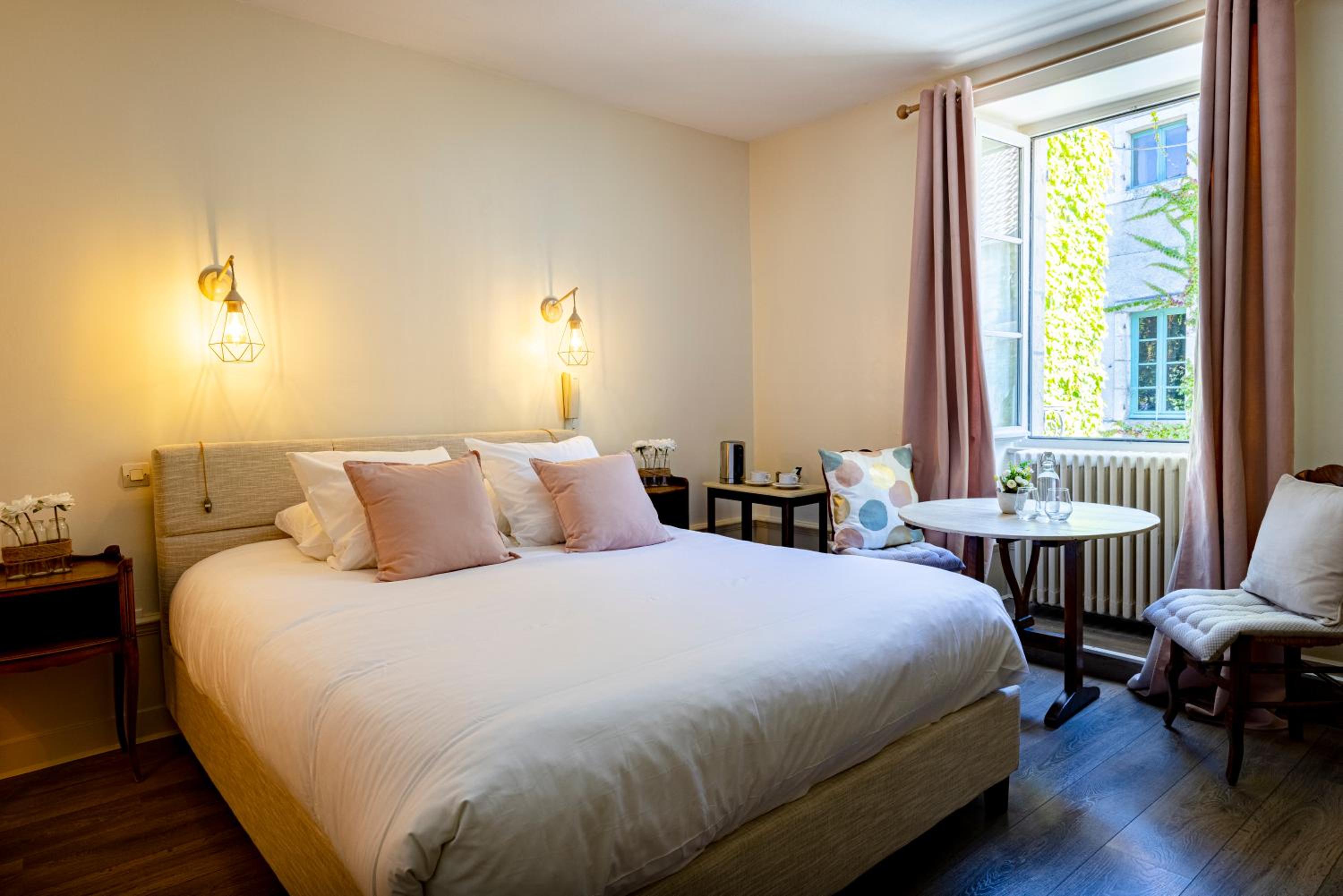 Large Double Room photo 3