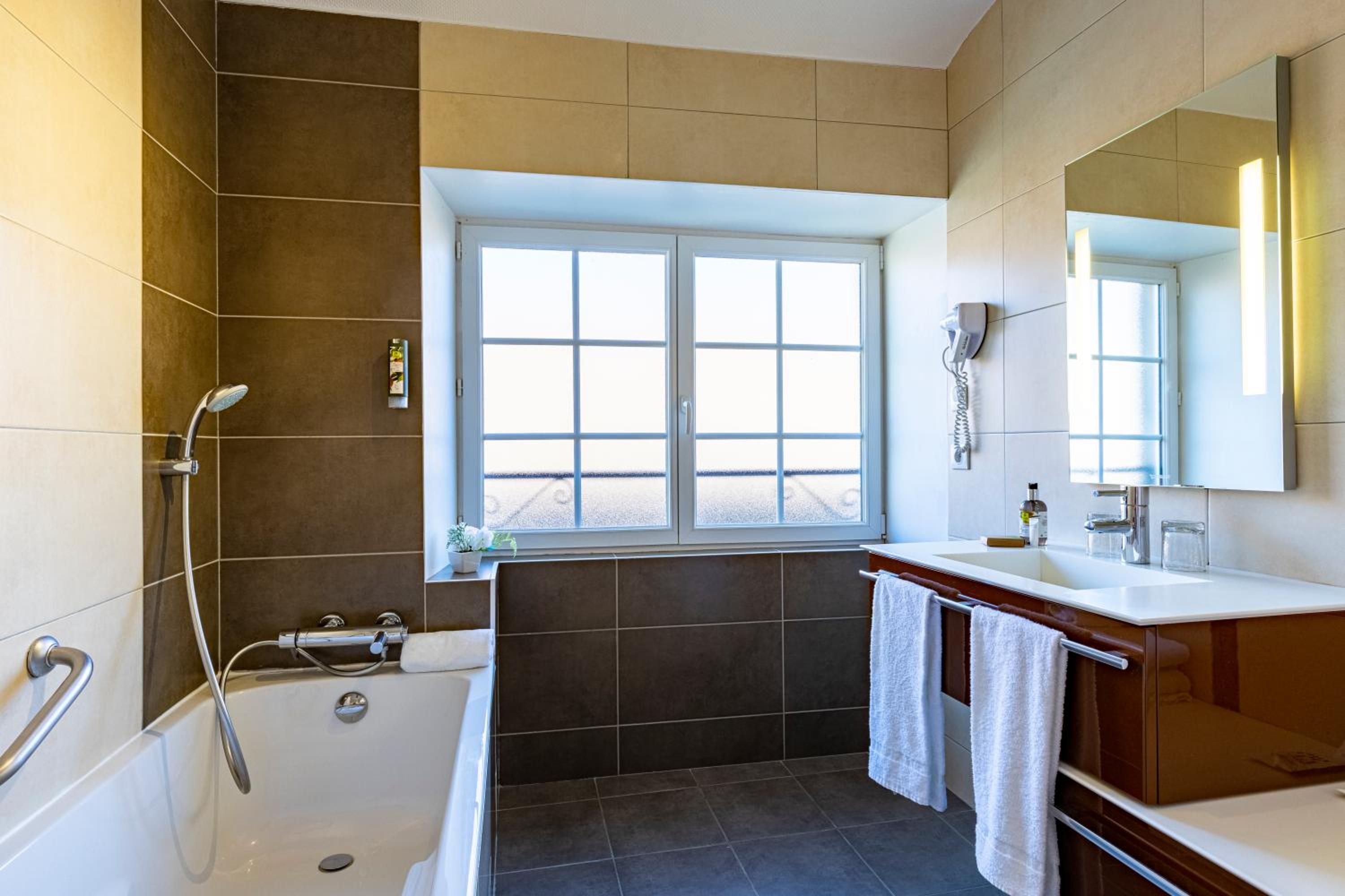 Suite - Photo 3