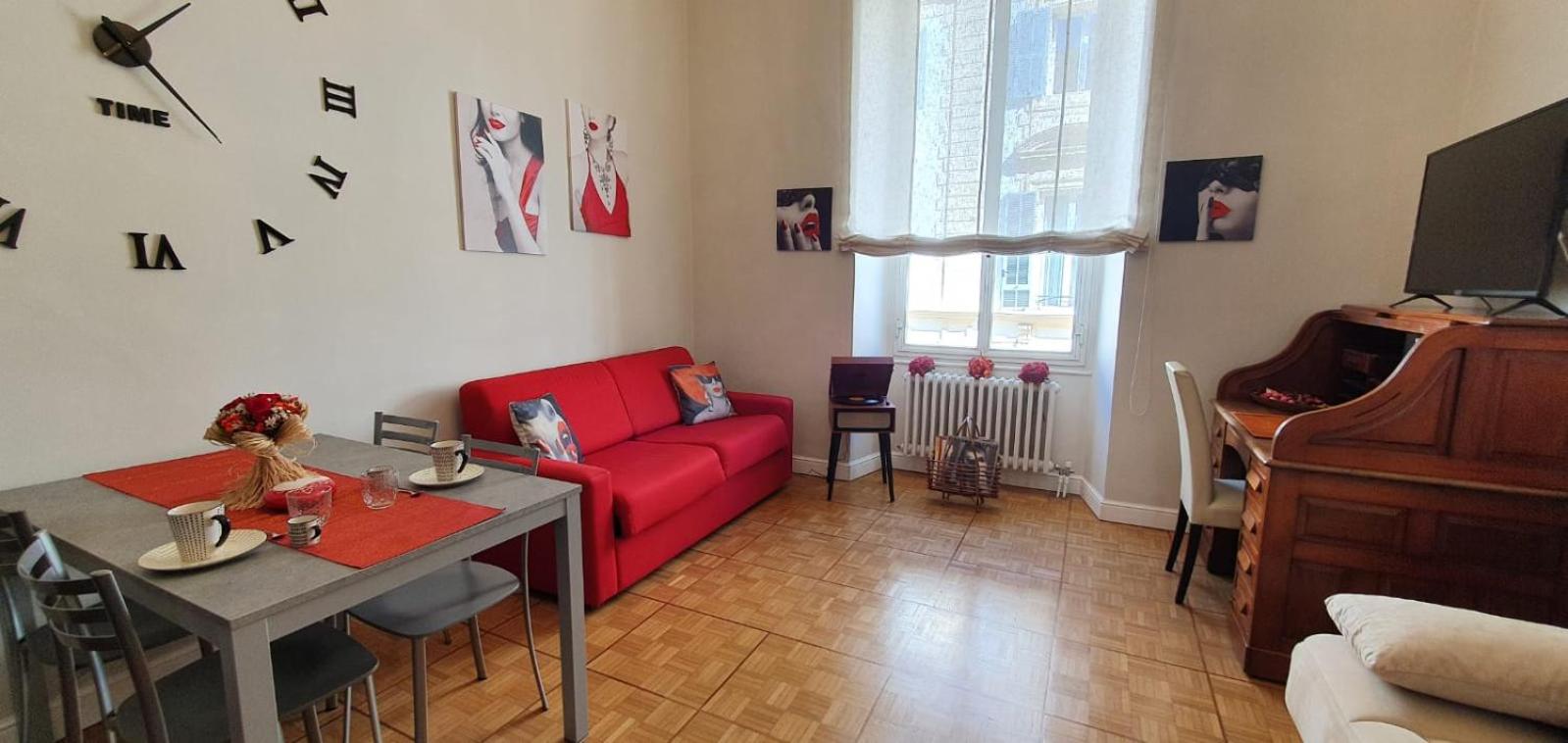 Deluxe Apartment - Photo 2