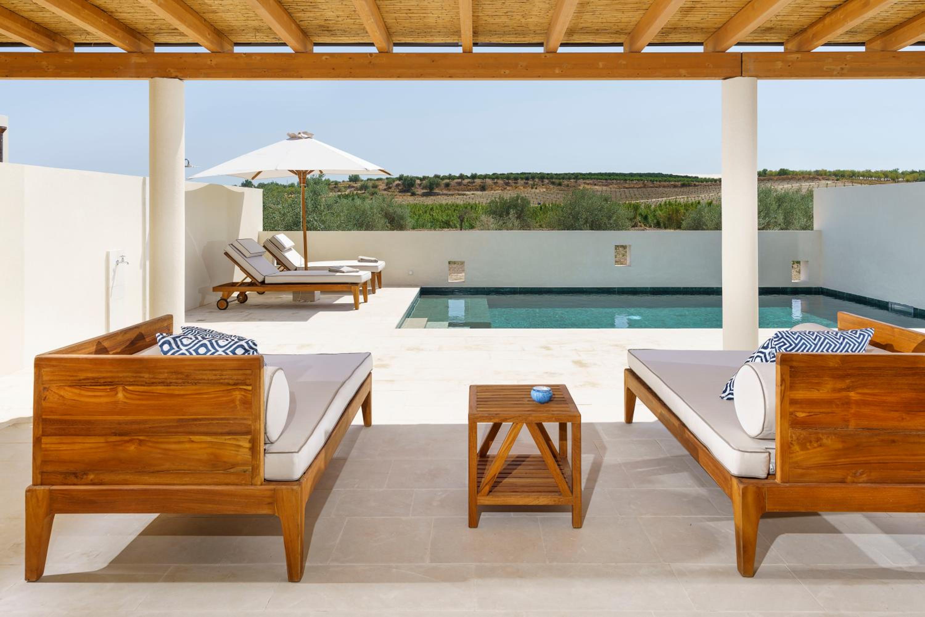 Villa with Private Pool - Photo 7