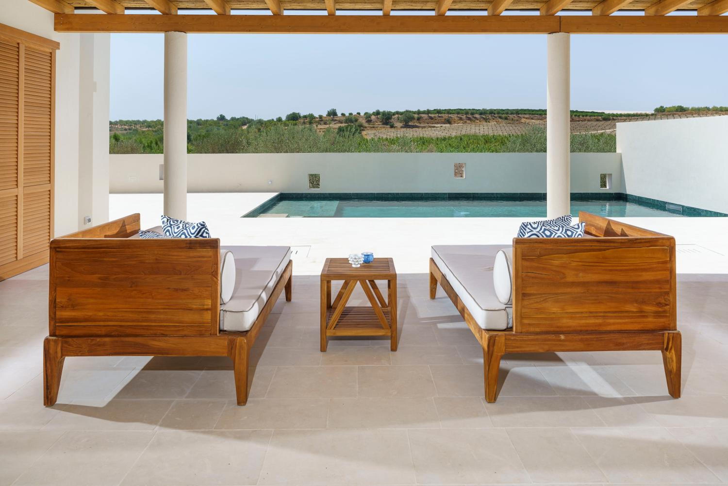Villa with Private Pool - Photo 9