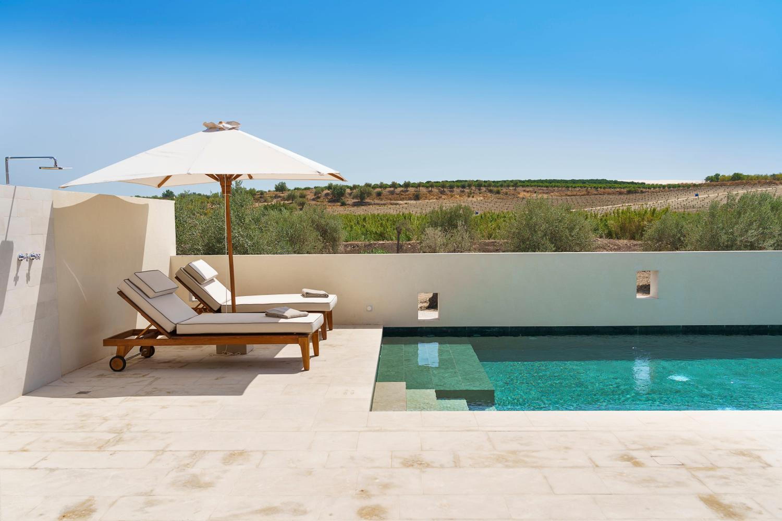 Villa with Private Pool - Photo 2