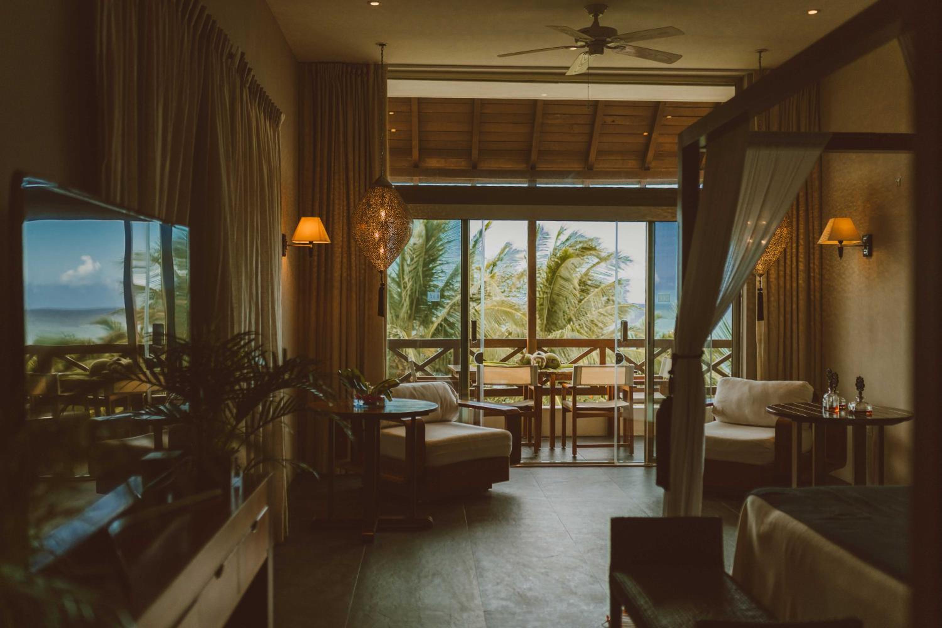 Superior Suite with Sea View - Photo 1