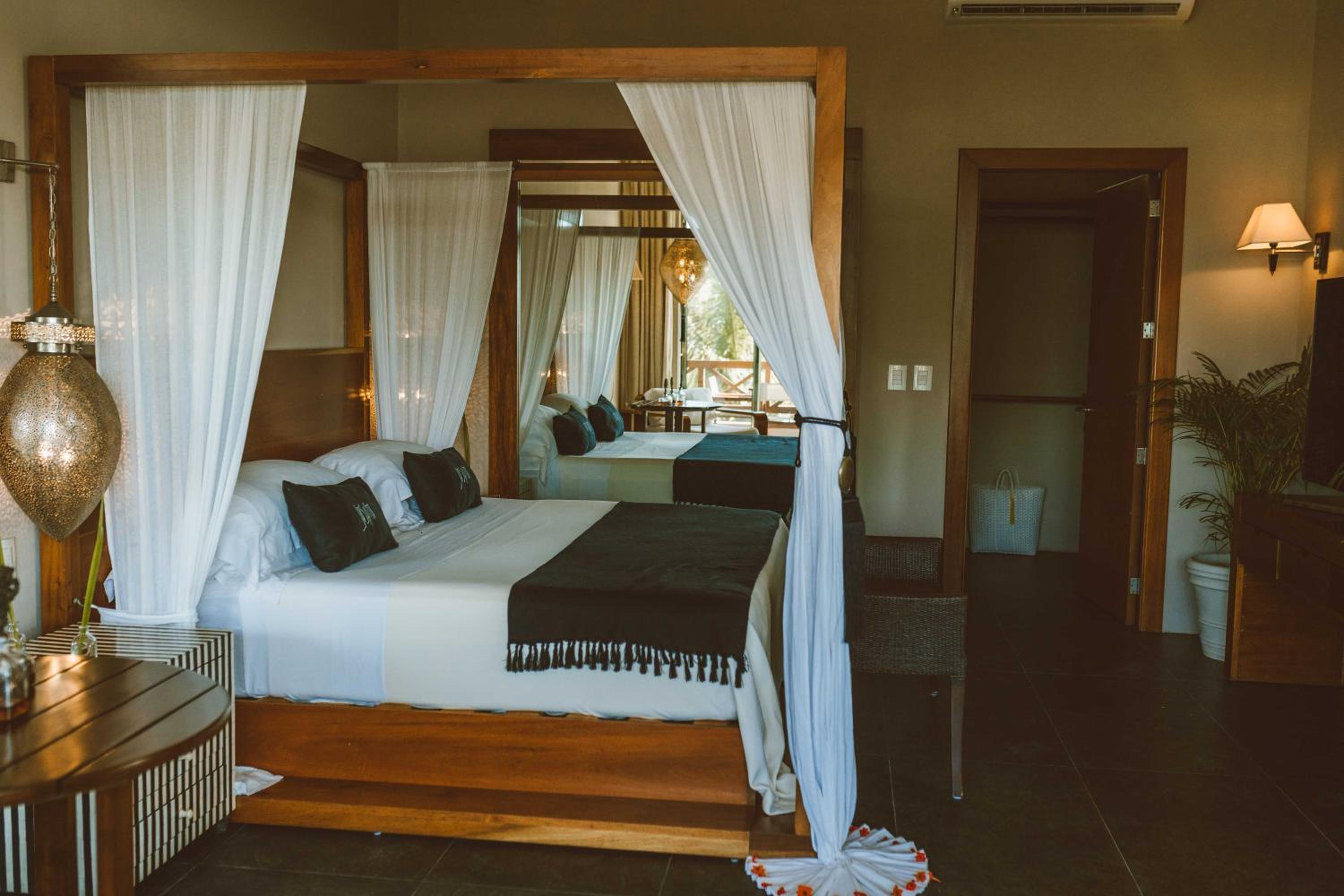Superior Suite with Sea View - Photo 3