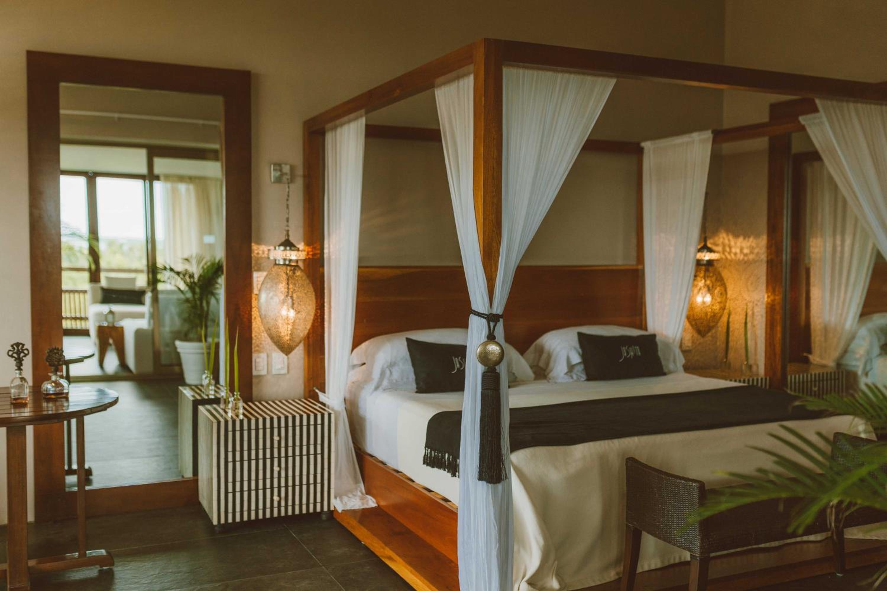 Superior Suite with Sea View - Photo 2