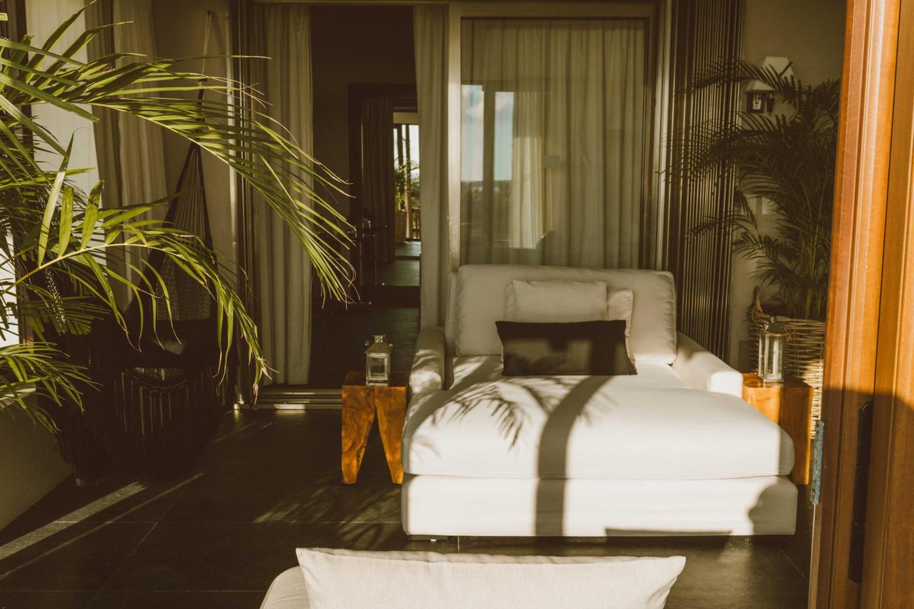 Superior Suite with Sea View - Photo 13