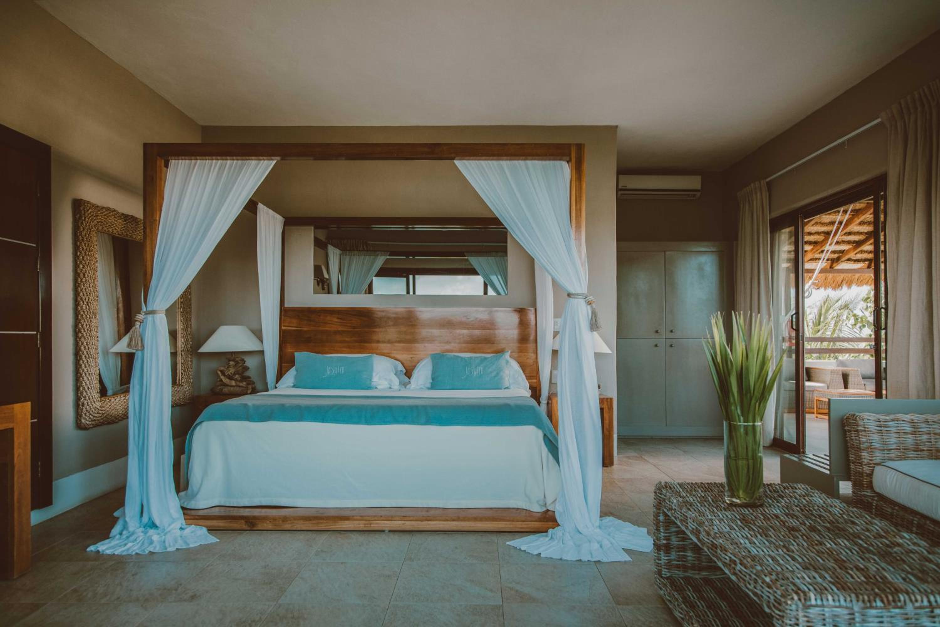 Deluxe Suite with Sea View