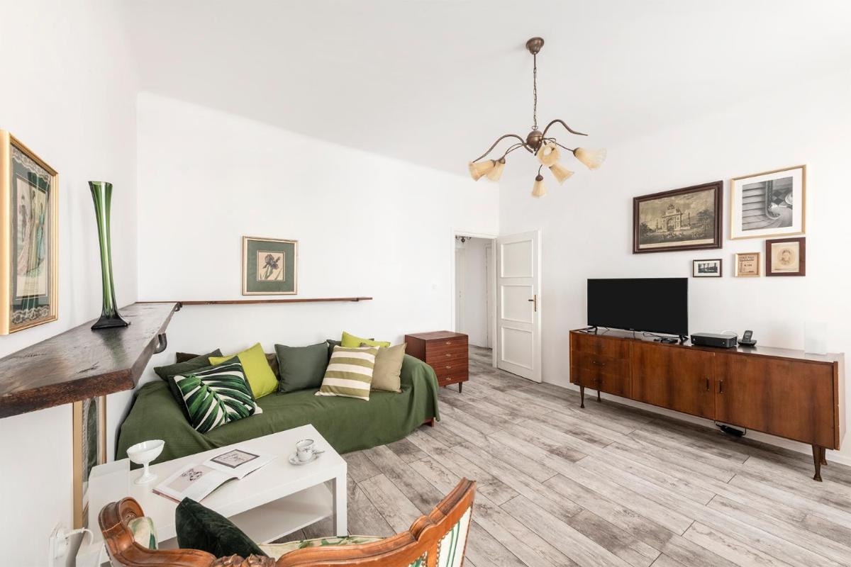 One-Bedroom Apartment - Photo 3
