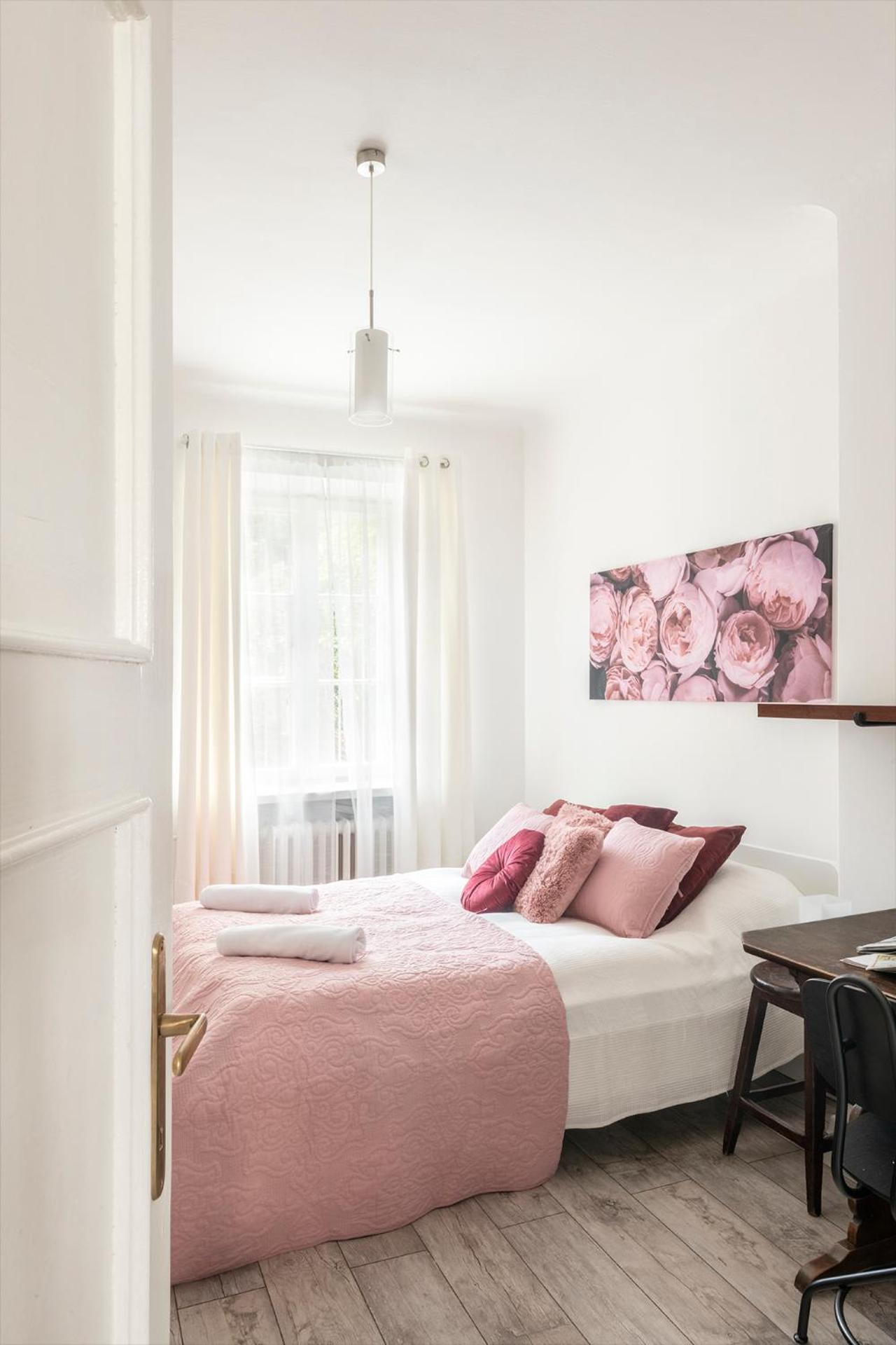 One-Bedroom Apartment - Photo 4