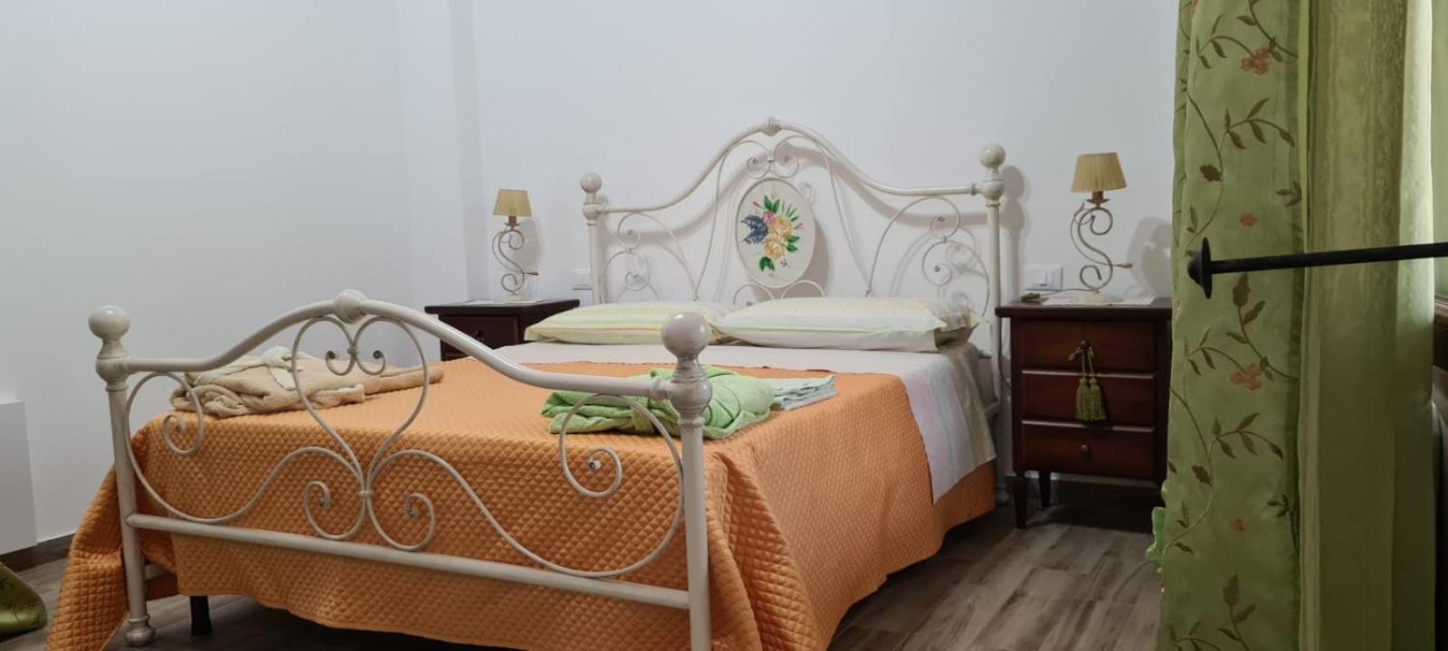Double Room with Private Bathroom - Photo 2