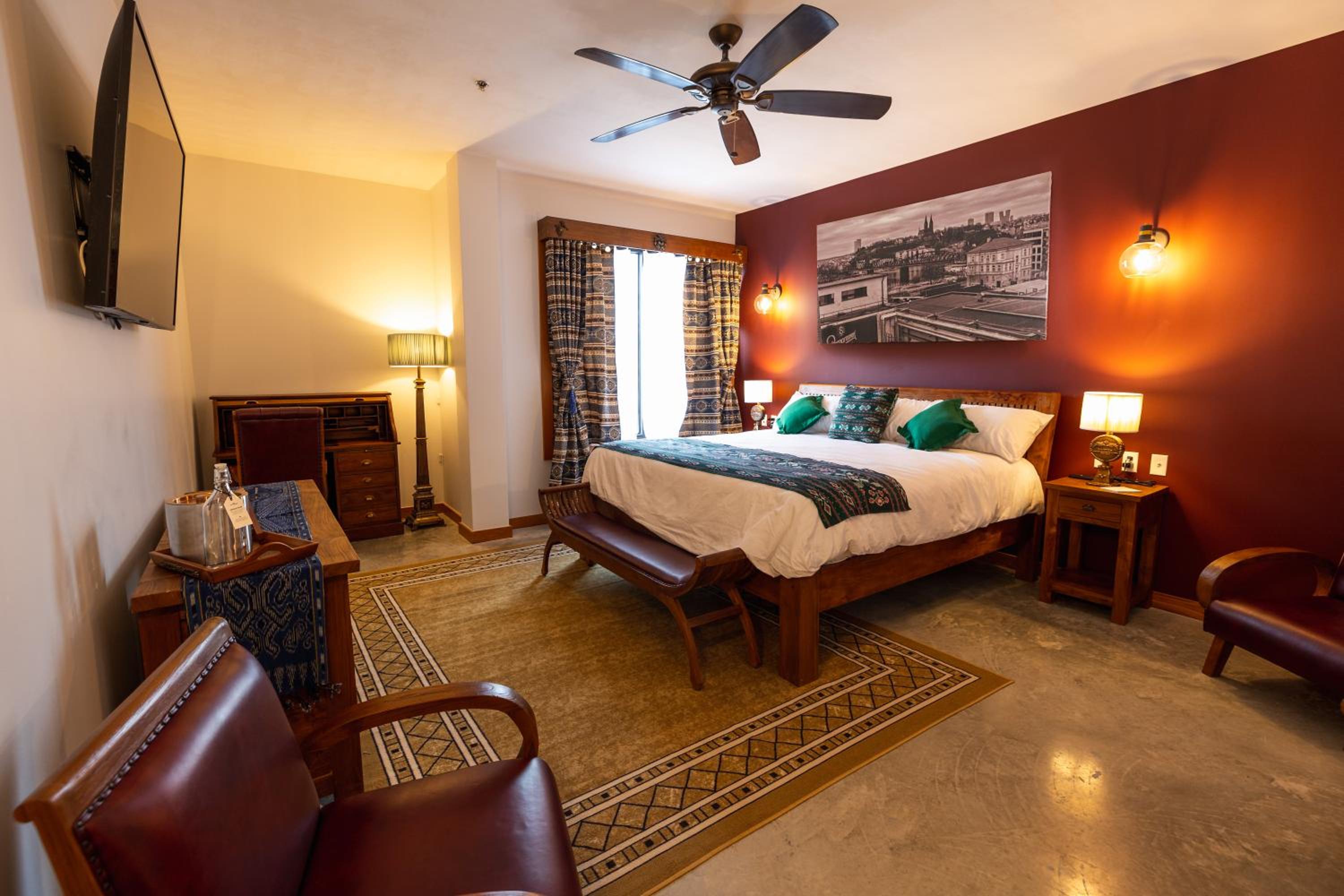 Deluxe King Room - Photo 1