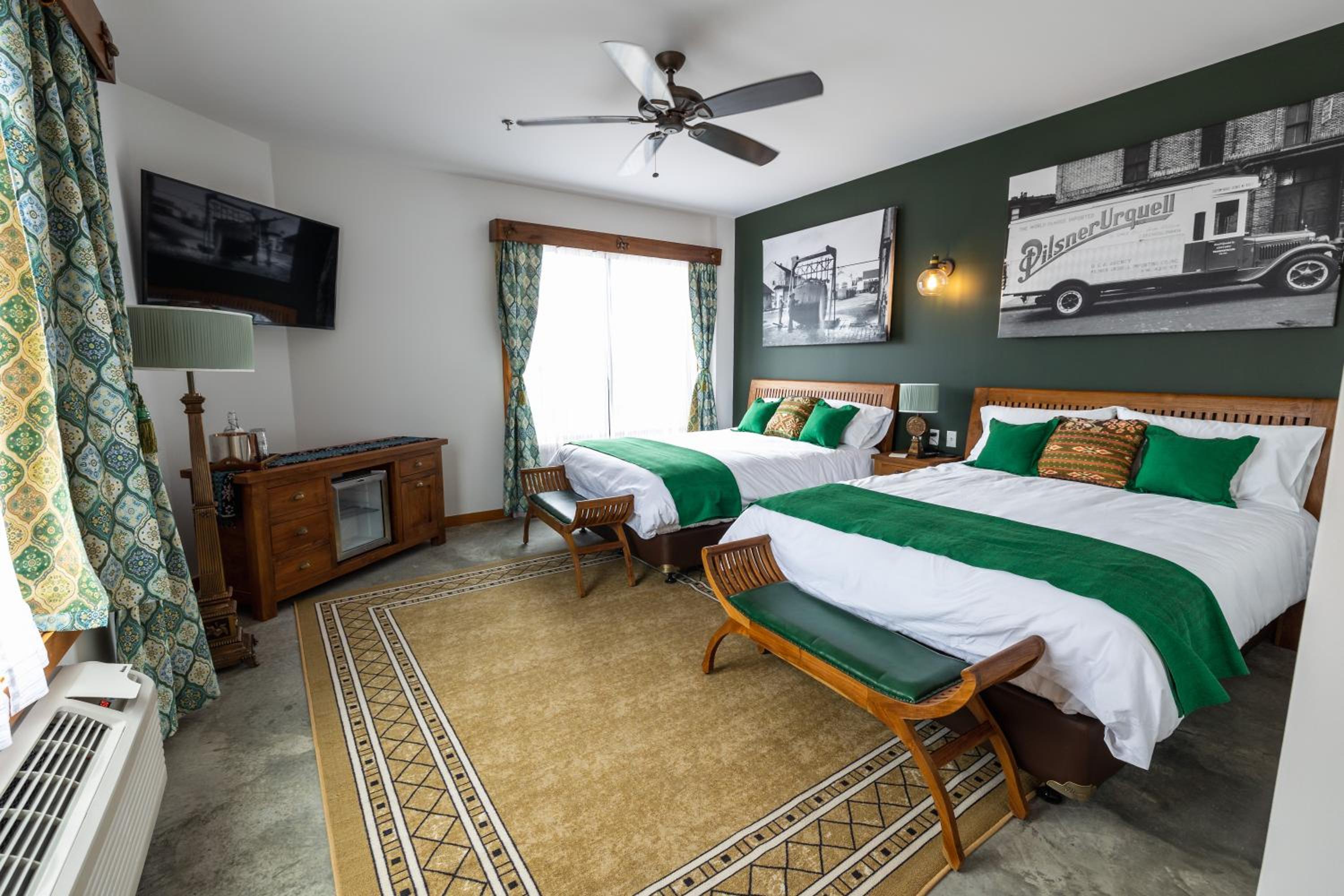 Executive Suite - Photo 3