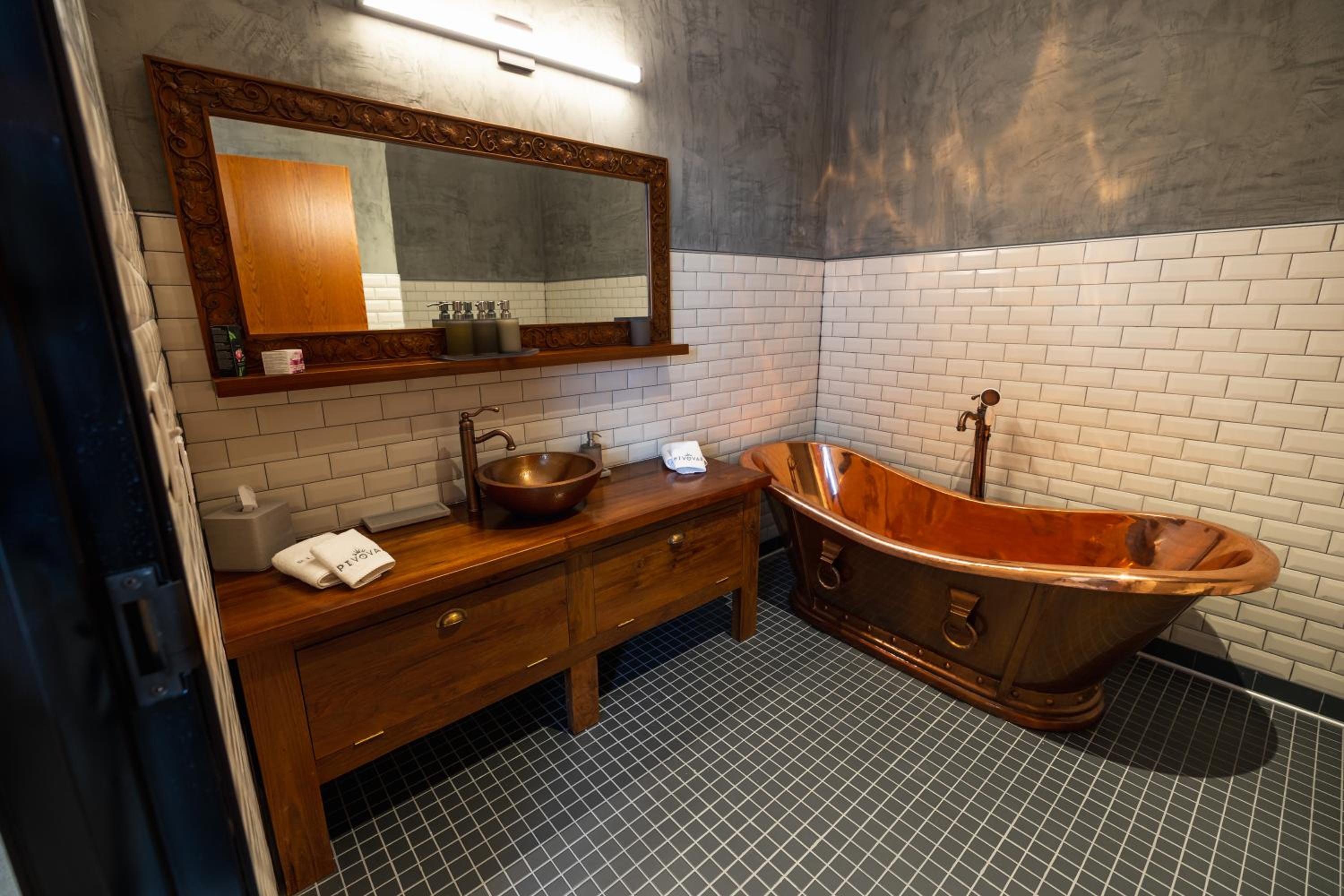 Executive Suite - Photo 11