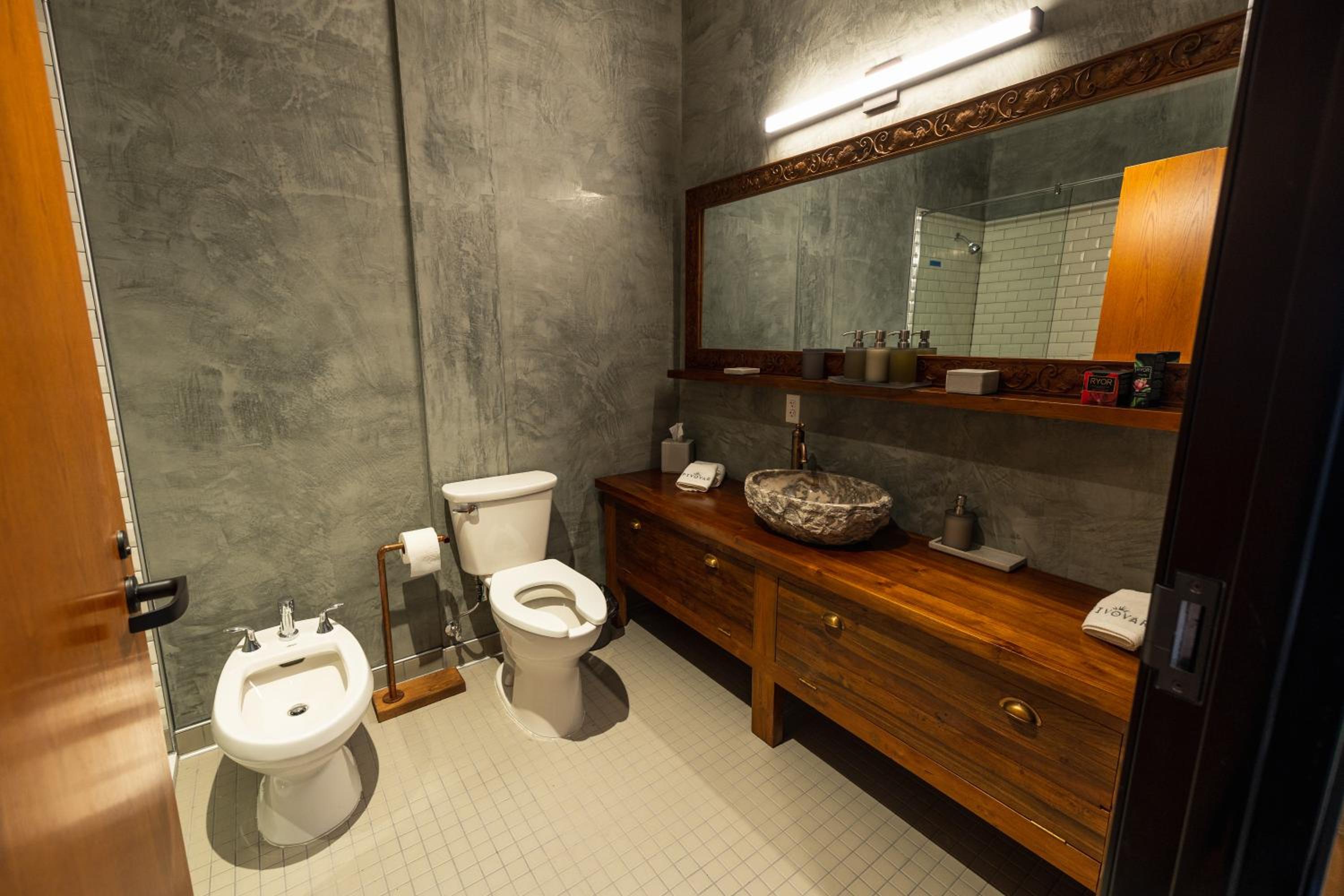 Executive Suite - Photo 8