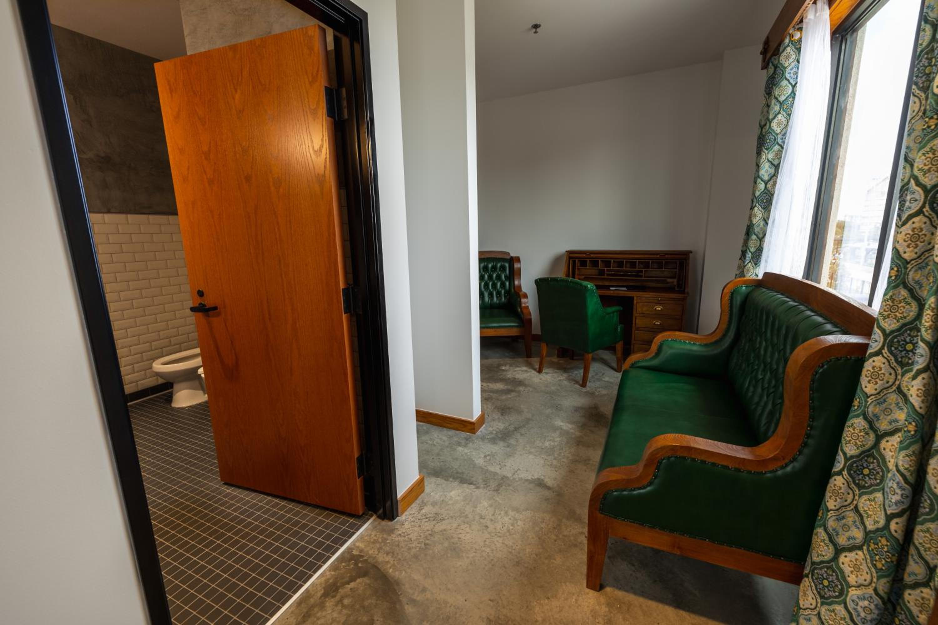 Two-Bedroom Suite - Photo 5