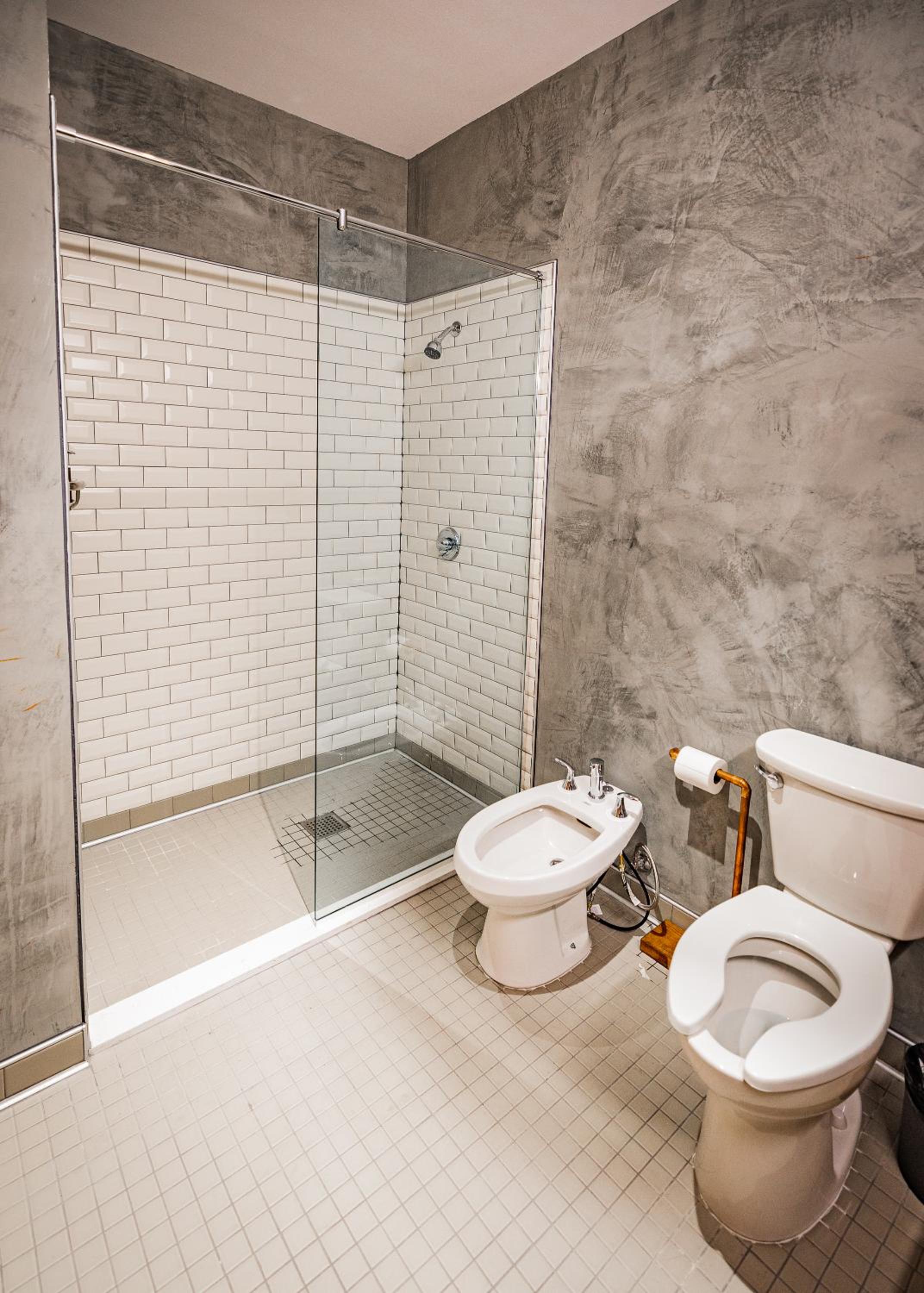Executive Suite - Photo 4