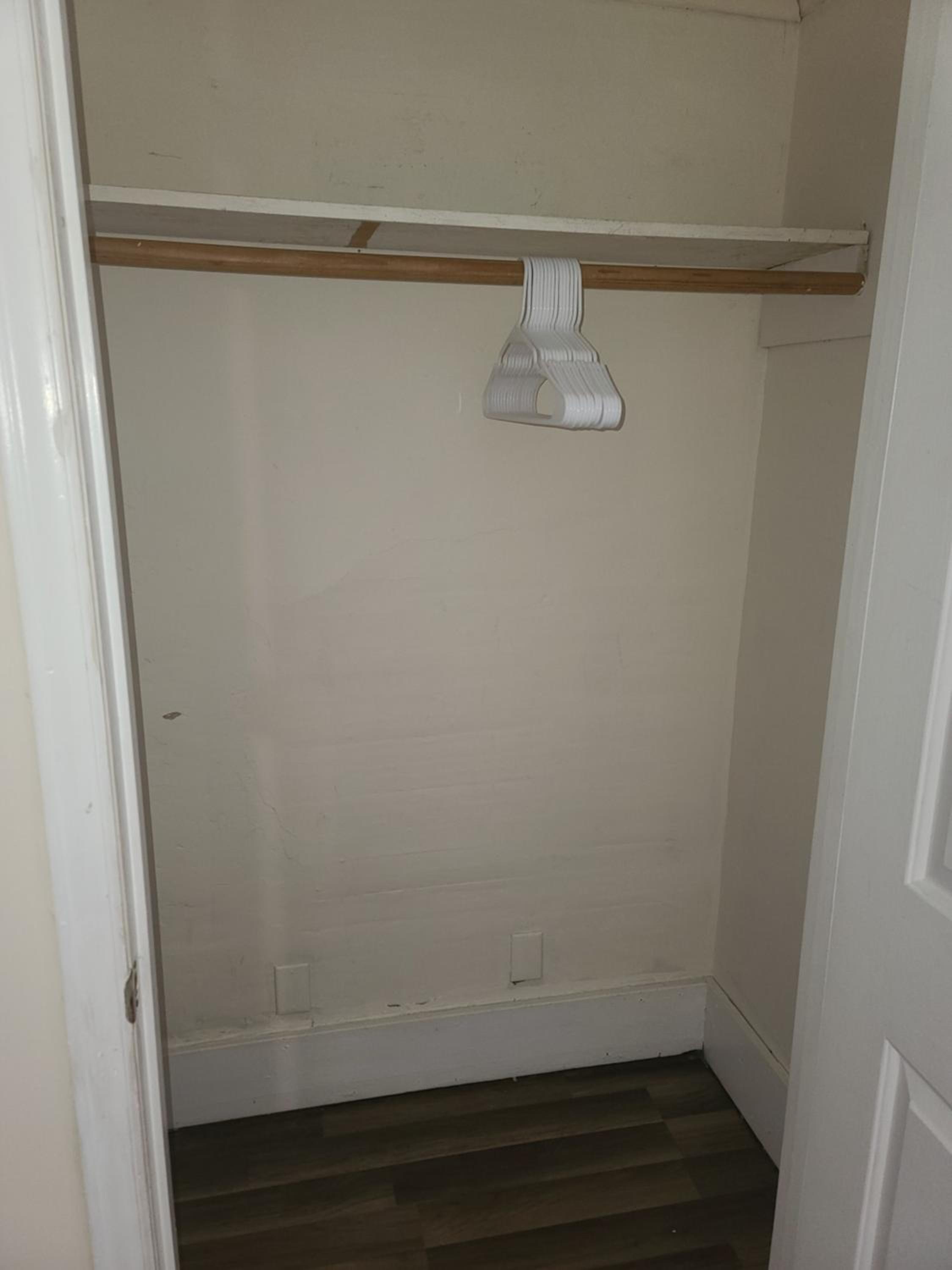 Five-Bedroom House - Photo 33