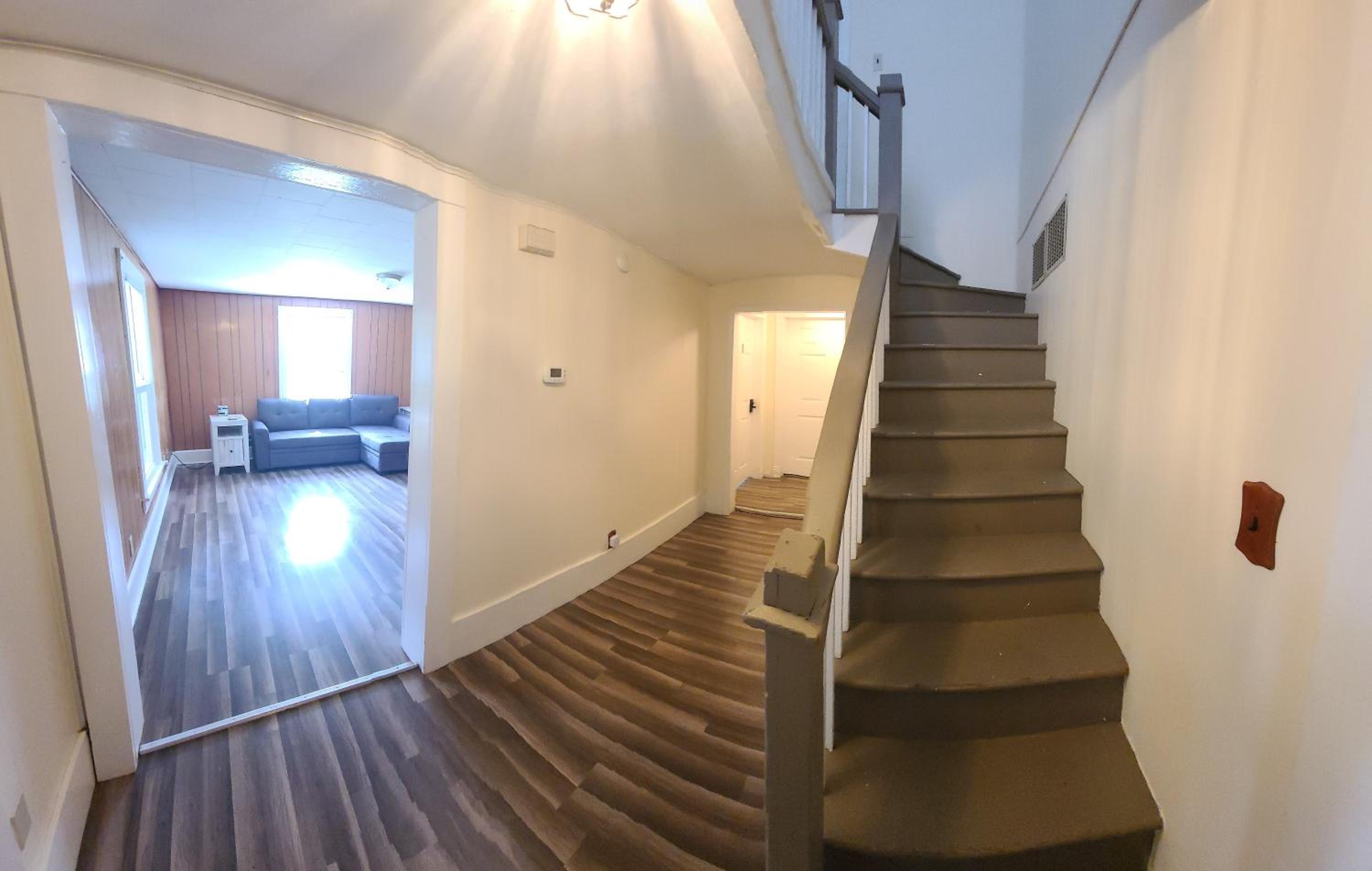 Five-Bedroom House - Photo 41