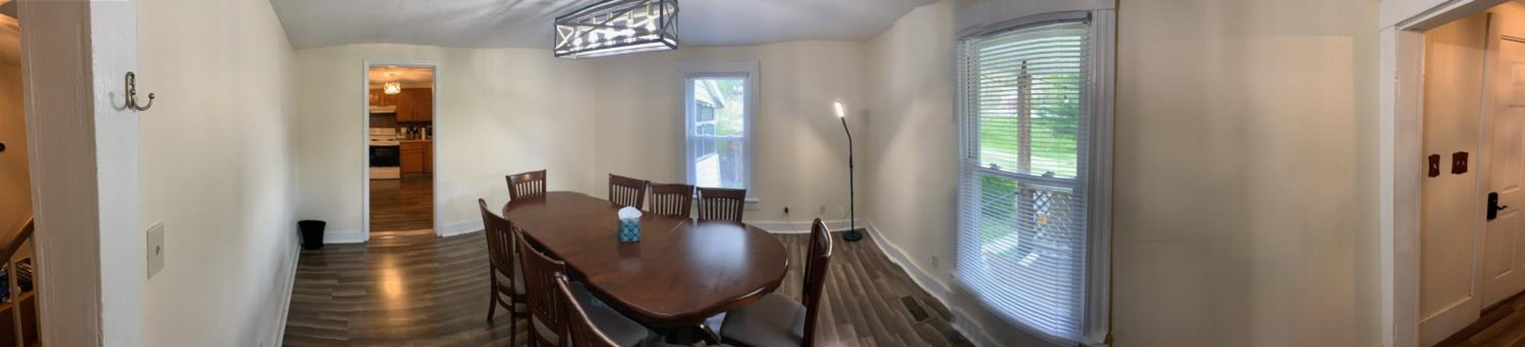 Five-Bedroom House - Photo 38