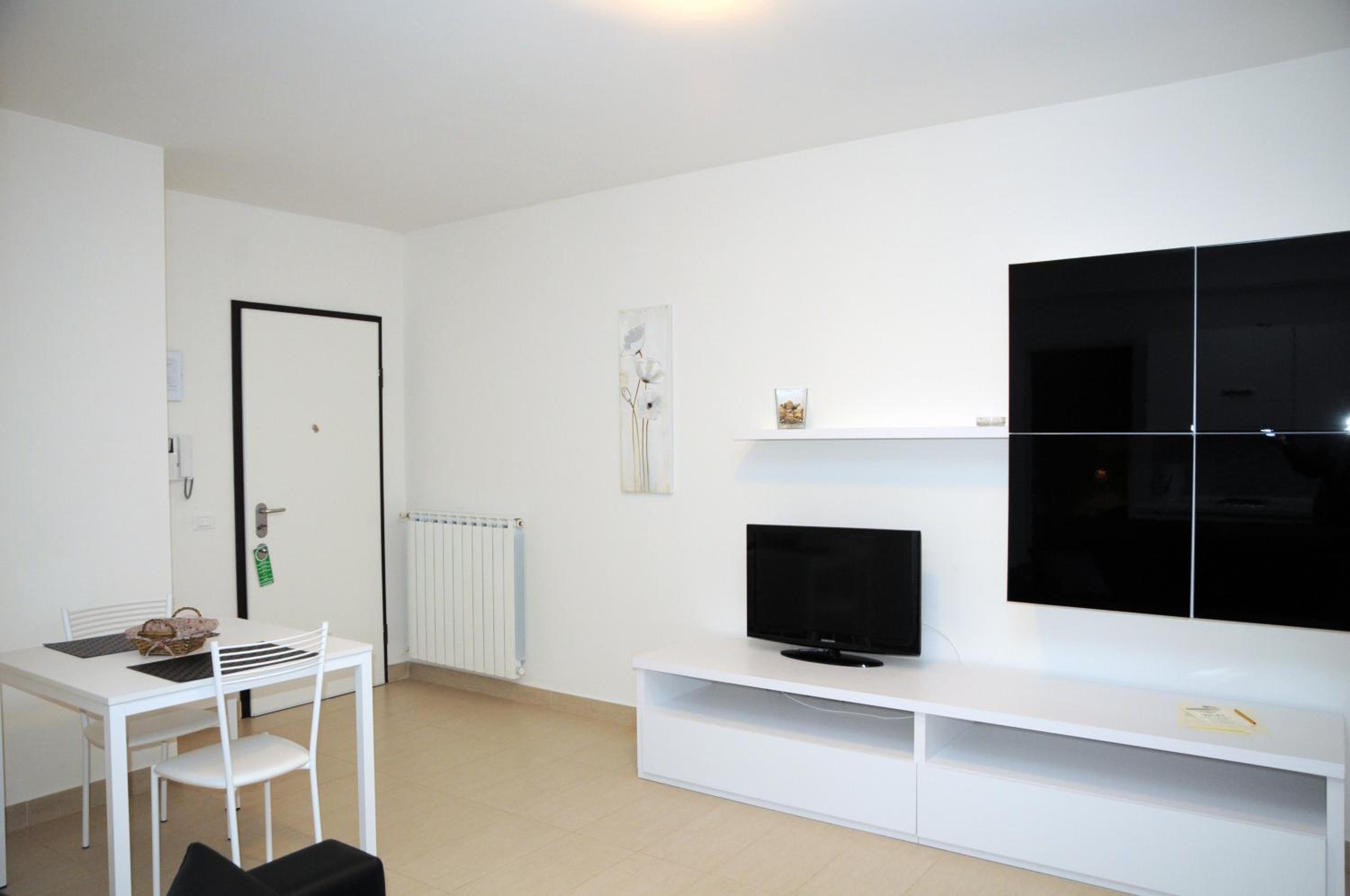 One-Bedroom Apartment - Photo 1
