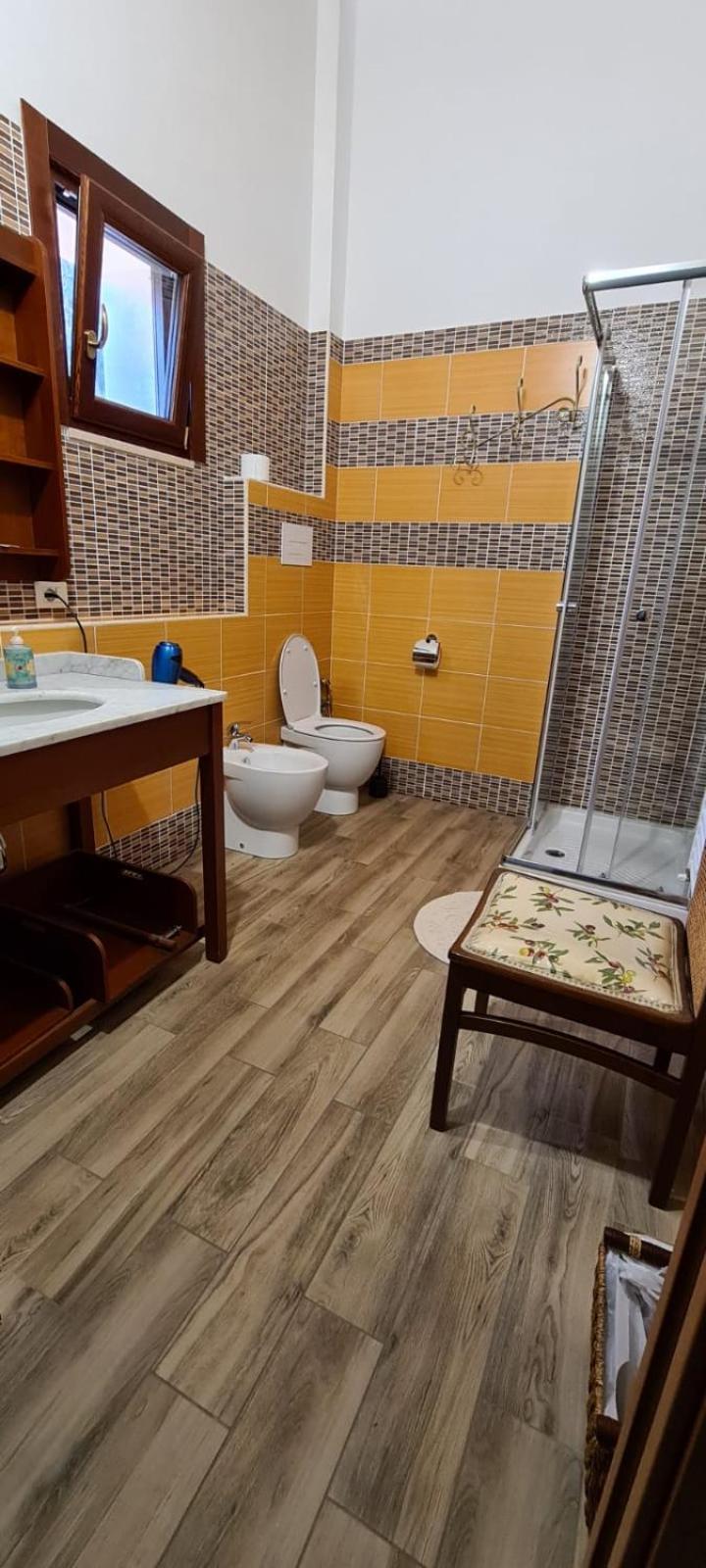Twin Room with Private Bathroom - Photo 3