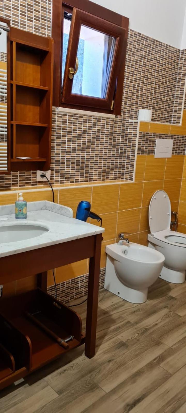 Twin Room with Private Bathroom - Photo 2