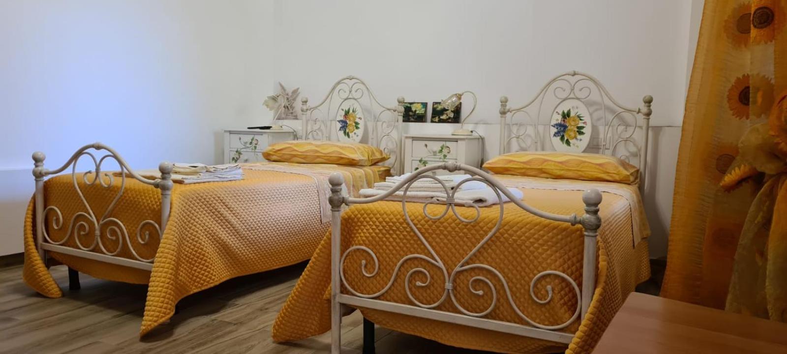 Twin Room with Private Bathroom - Photo 1