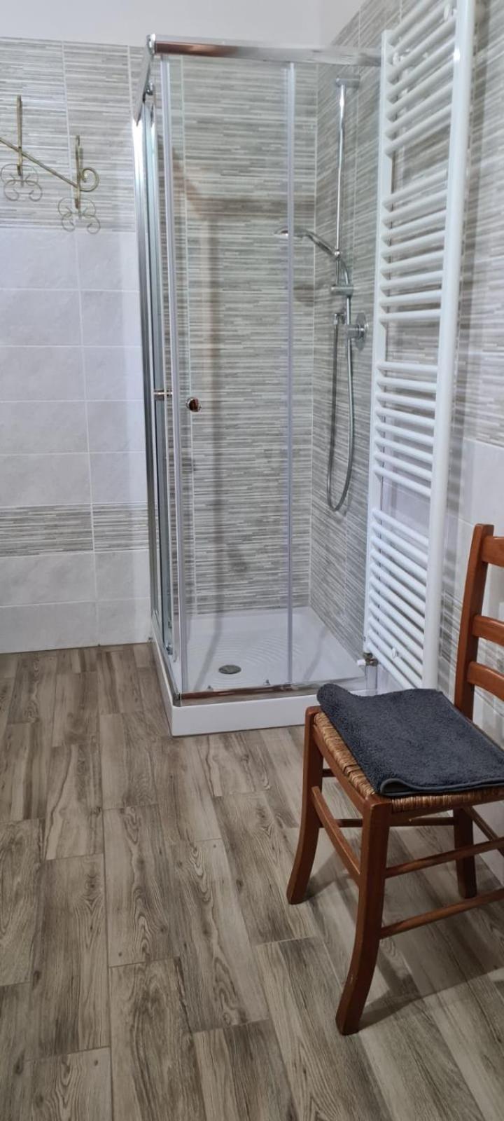 Triple Room with Private Bathroom - Photo 4