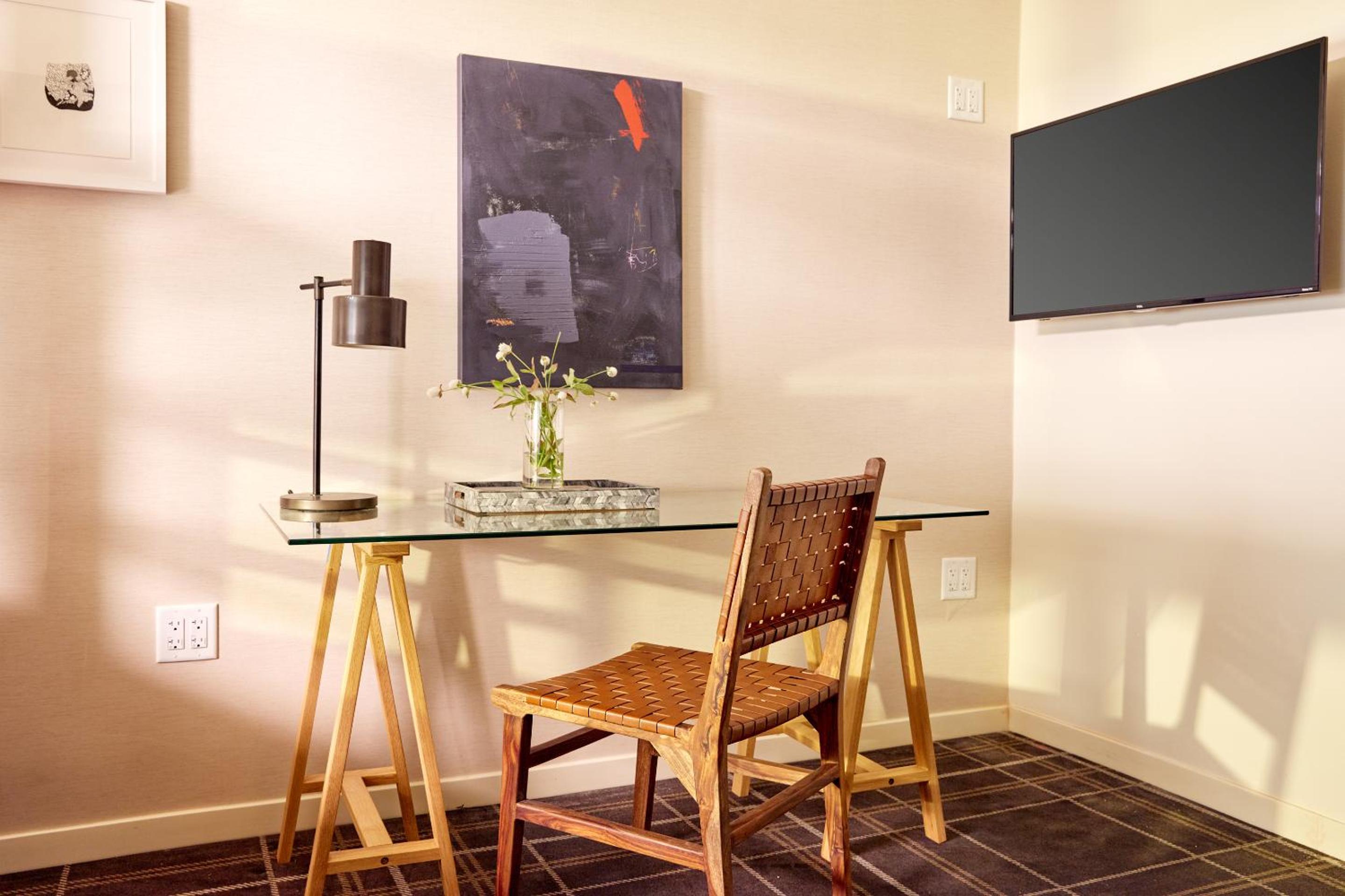 Superior Twin Room thumbnail 6