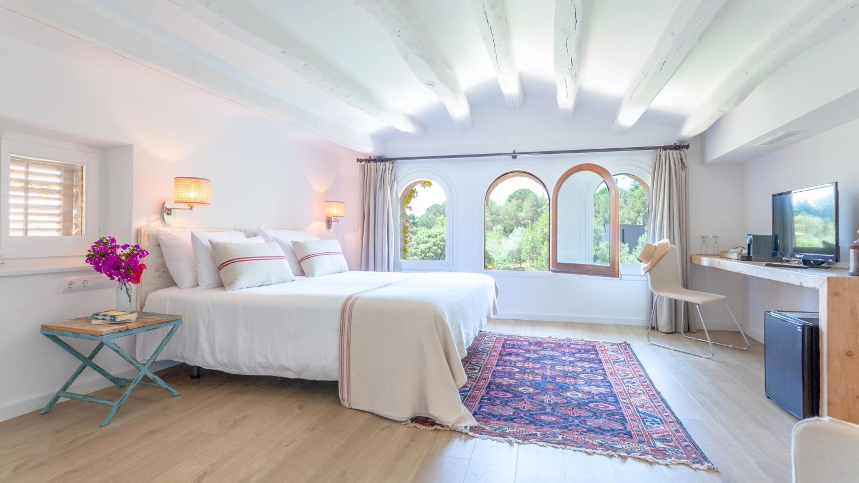 Deluxe King Room photo 1