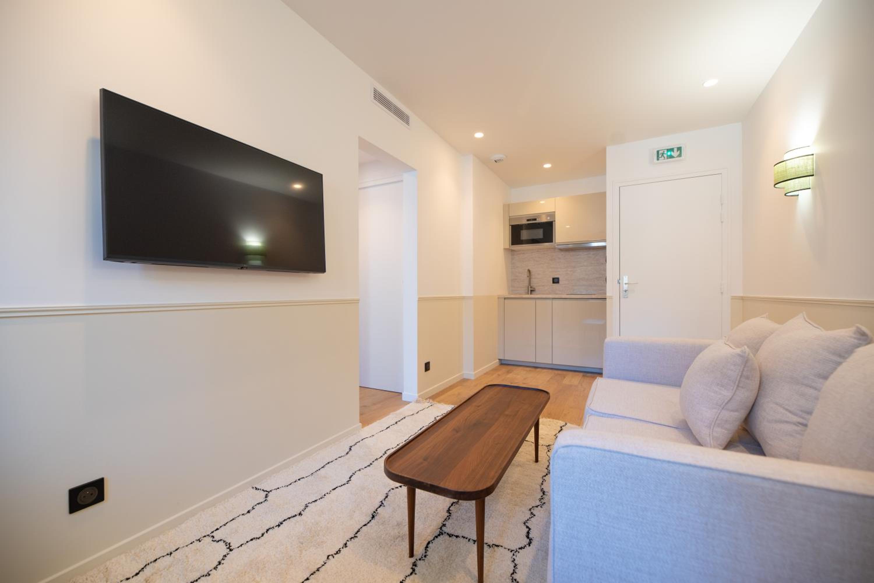 Deluxe Apartment