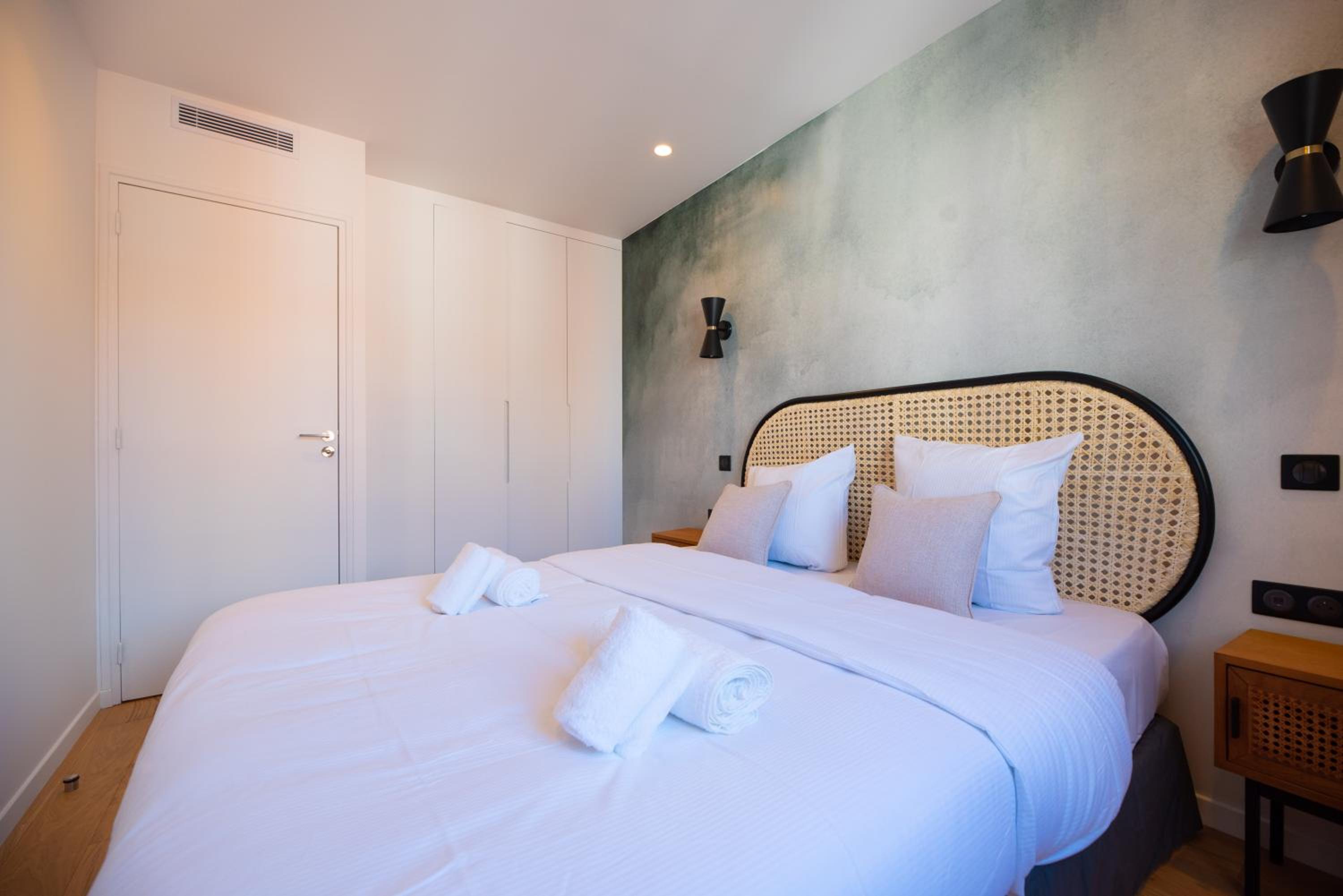Deluxe Apartment
