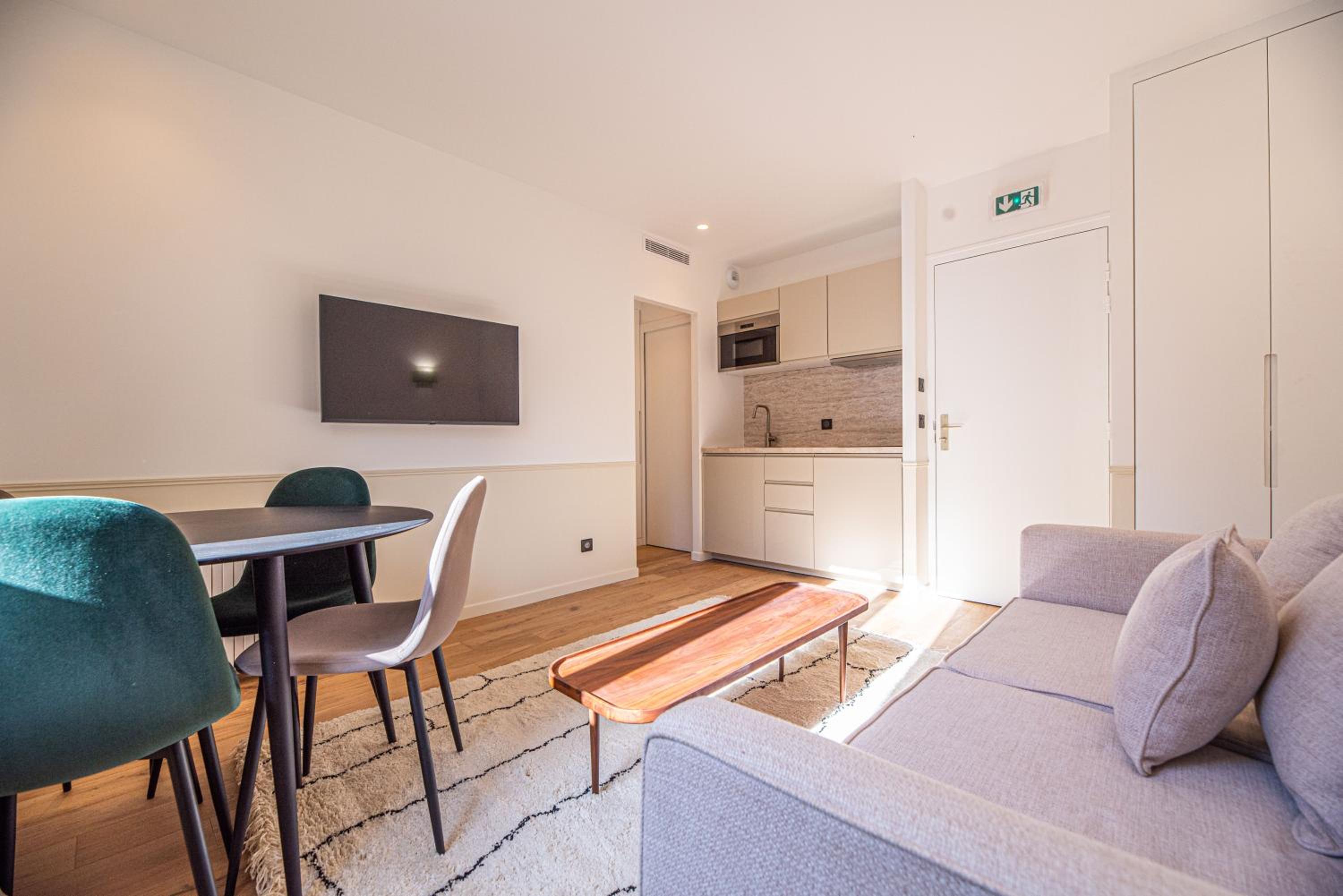 Deluxe Apartment photo 2