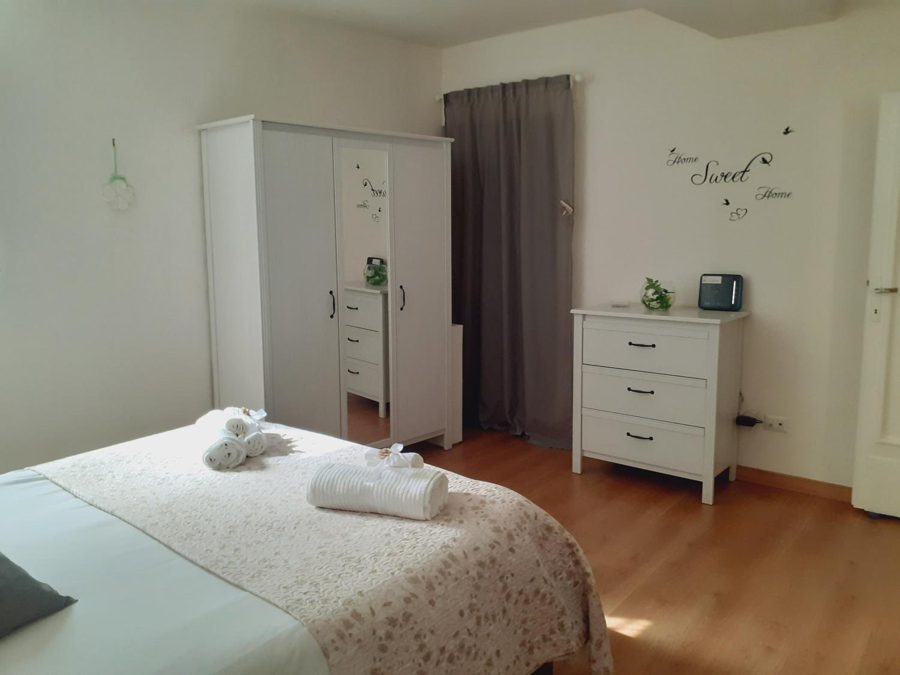 One-Bedroom Apartment - Photo 12