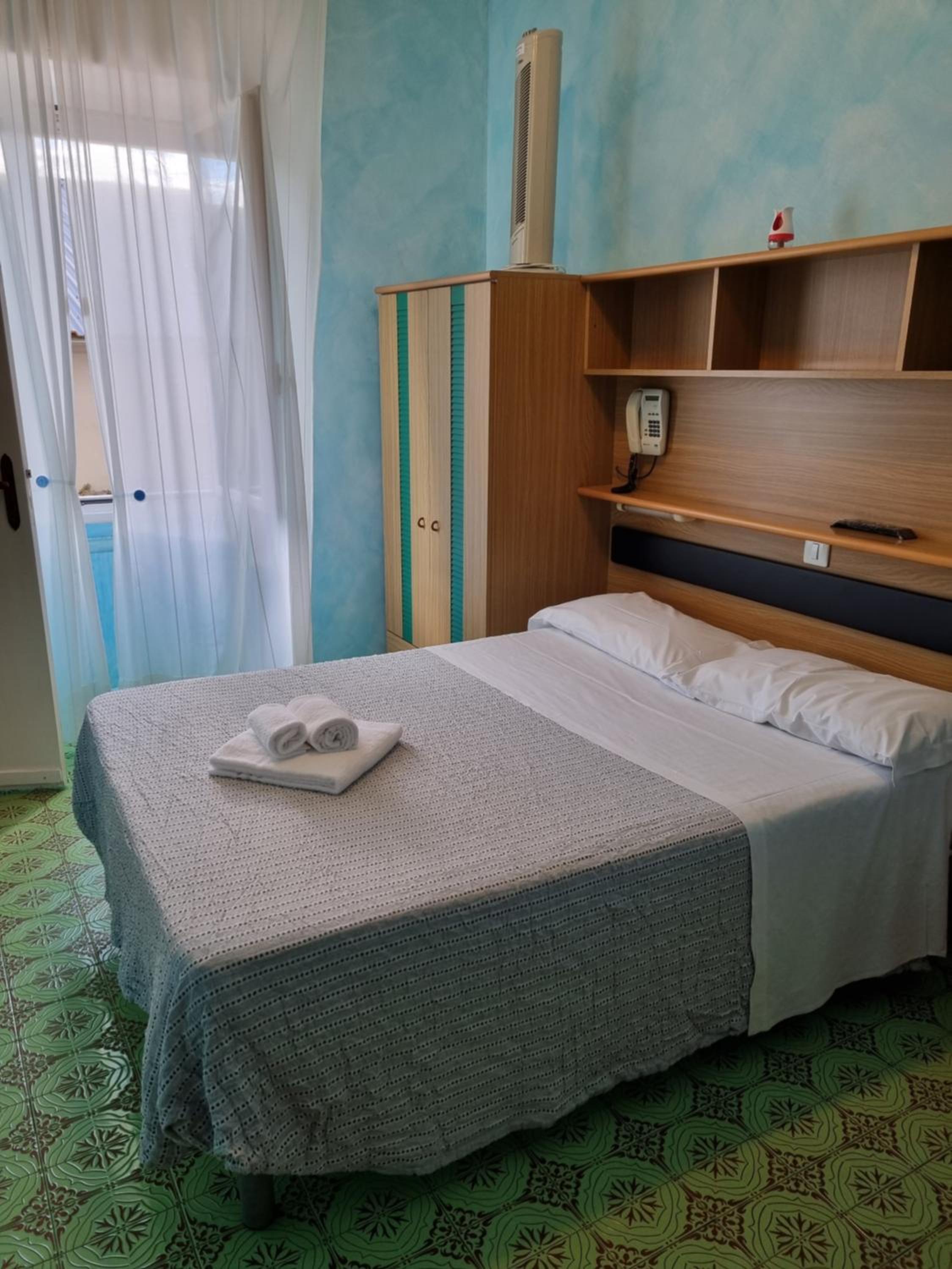 Double or Twin Room - Photo 8