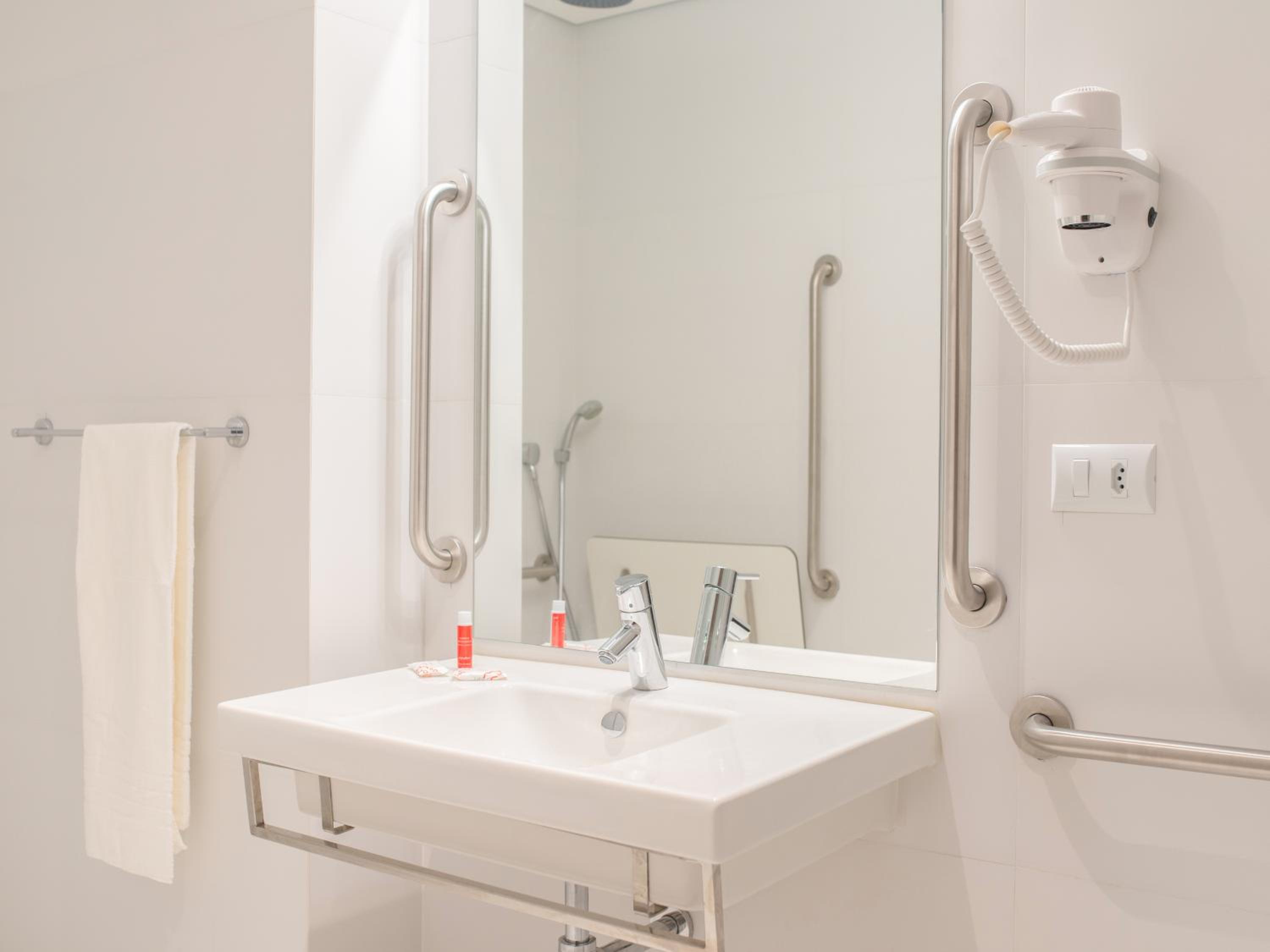 Double Room - Disability Access - Photo 13