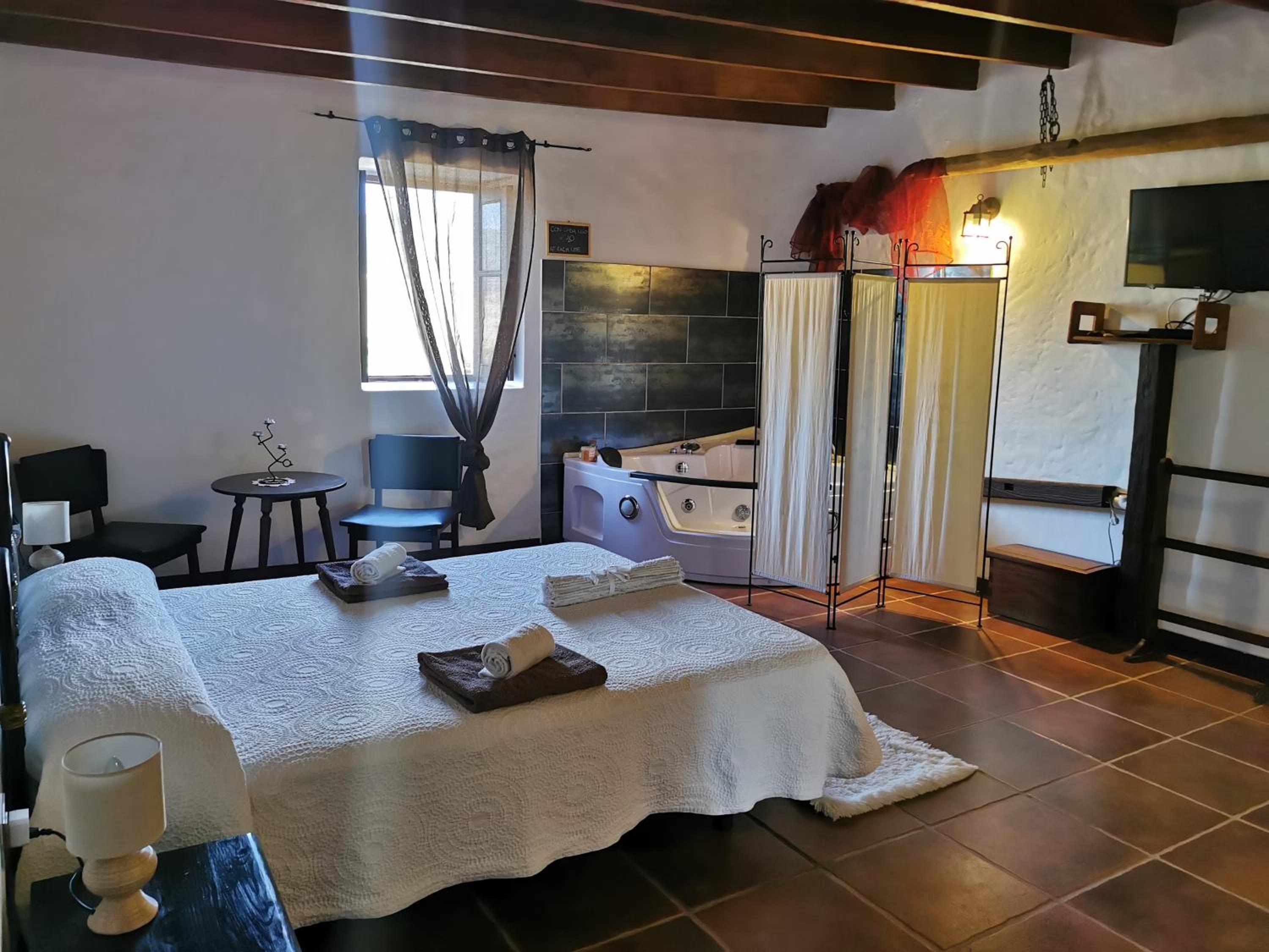 Habitación Doble con Baño Compartido y Jacuzzi